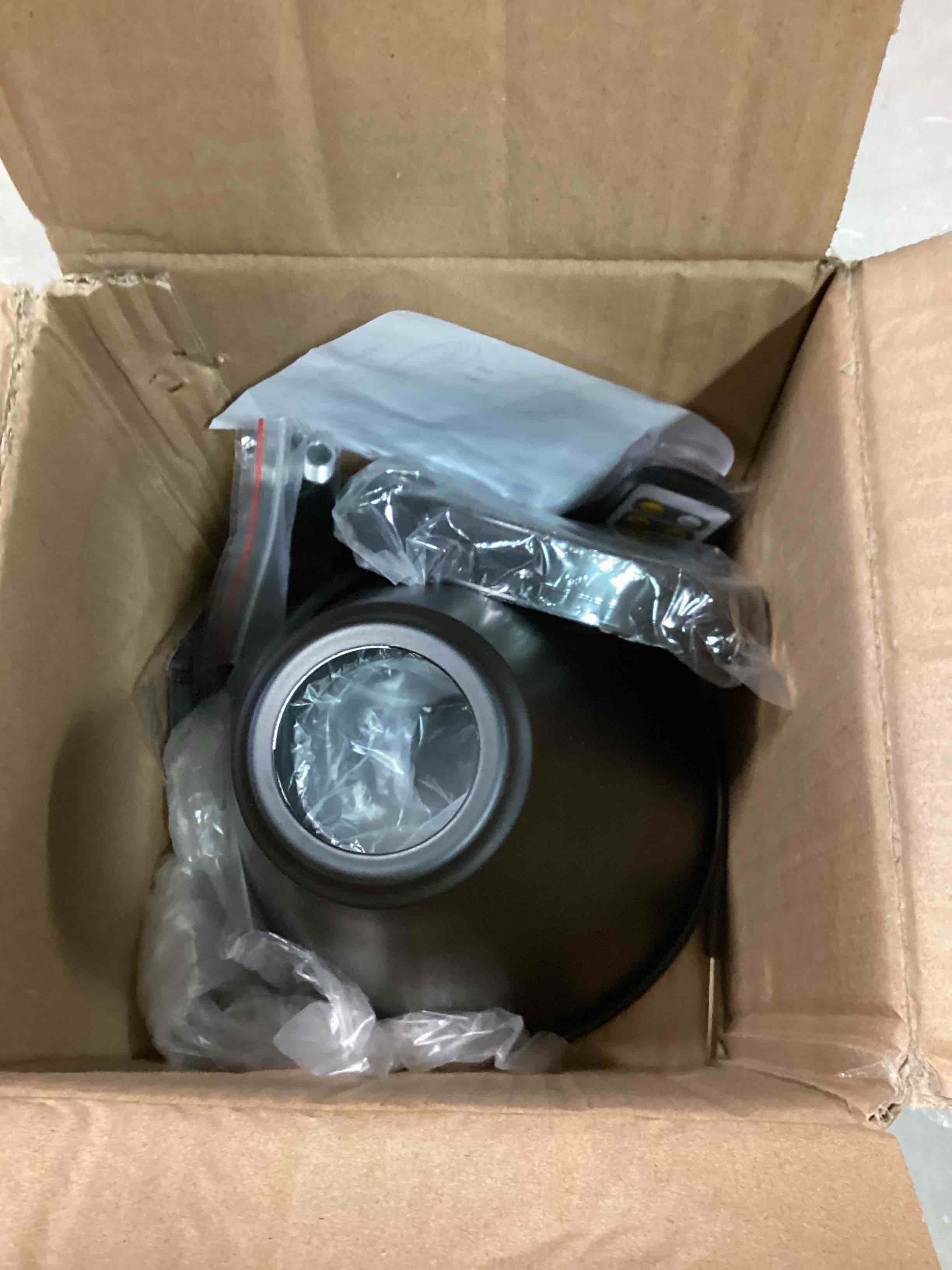 https://s3.amazonaws.com/lotting-images-prod/bidfta/RED6566598_1716387970030.jpeg