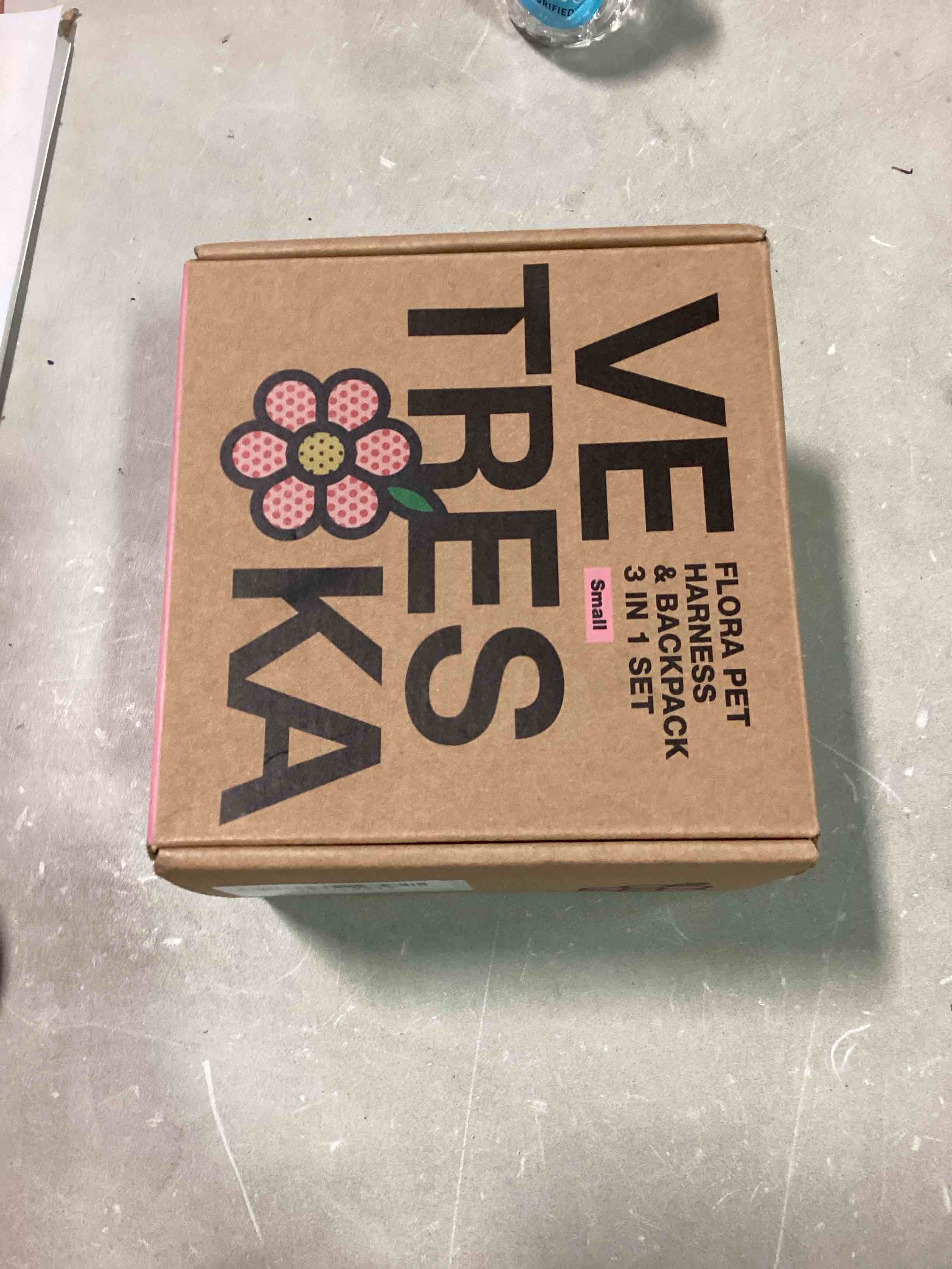 https://s3.amazonaws.com/lotting-images-prod/bidfta/RED6566654_1716391954289.jpeg