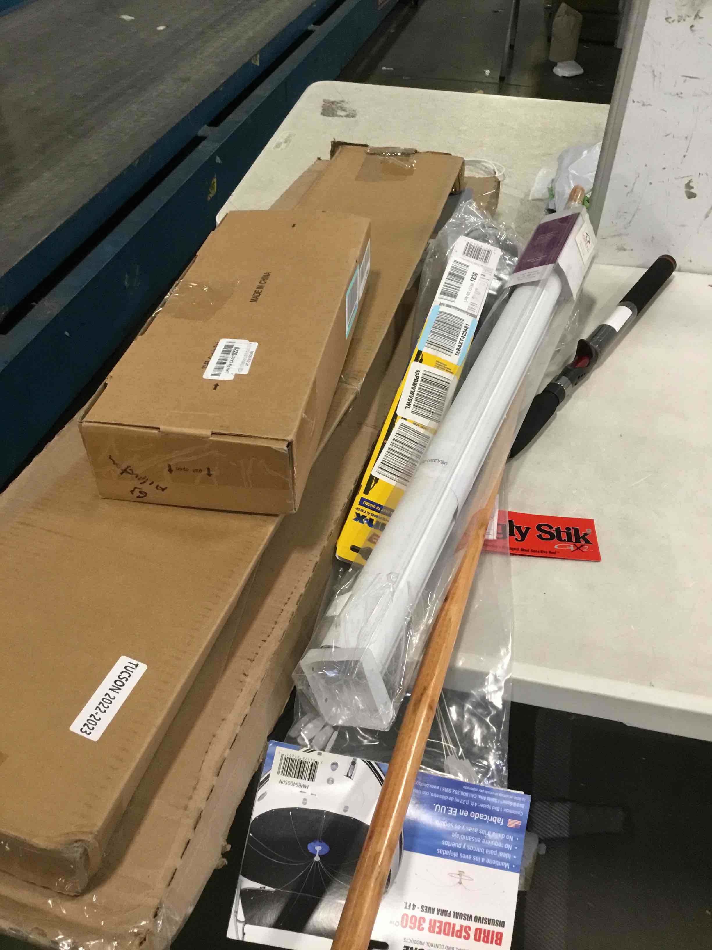 https://s3.amazonaws.com/lotting-images-prod/bidfta/RED6567841_1716059866387.jpeg