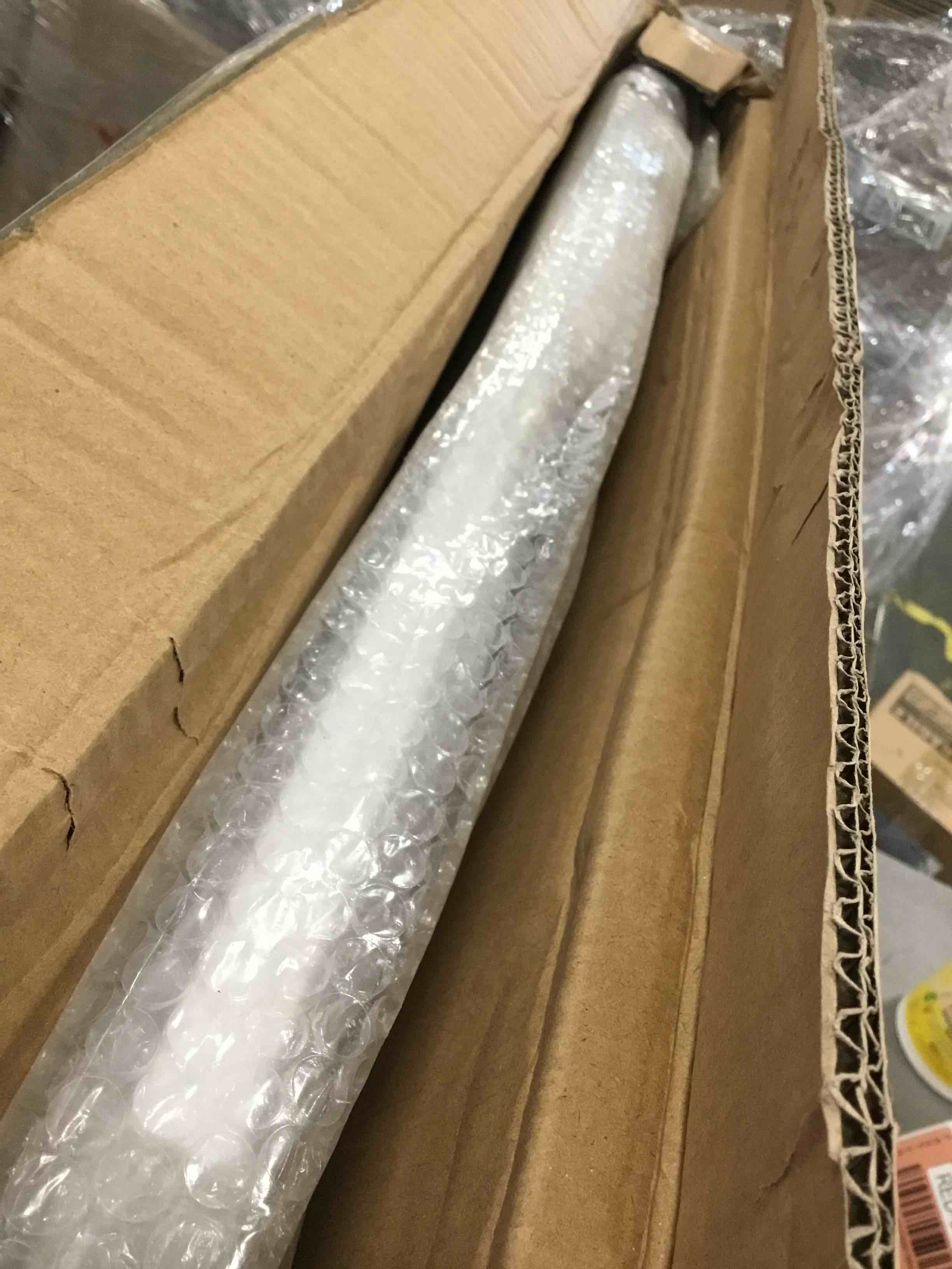 https://s3.amazonaws.com/lotting-images-prod/bidfta/RED6567858_1716205336304.jpeg