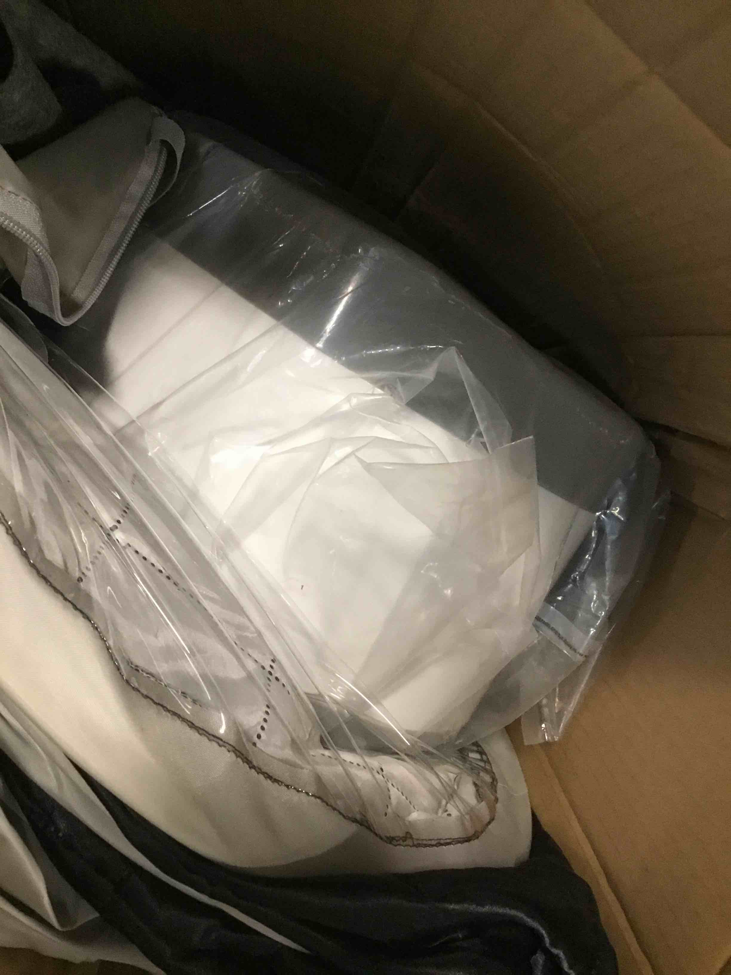 https://s3.amazonaws.com/lotting-images-prod/bidfta/RED6567975_1716222576823.jpeg