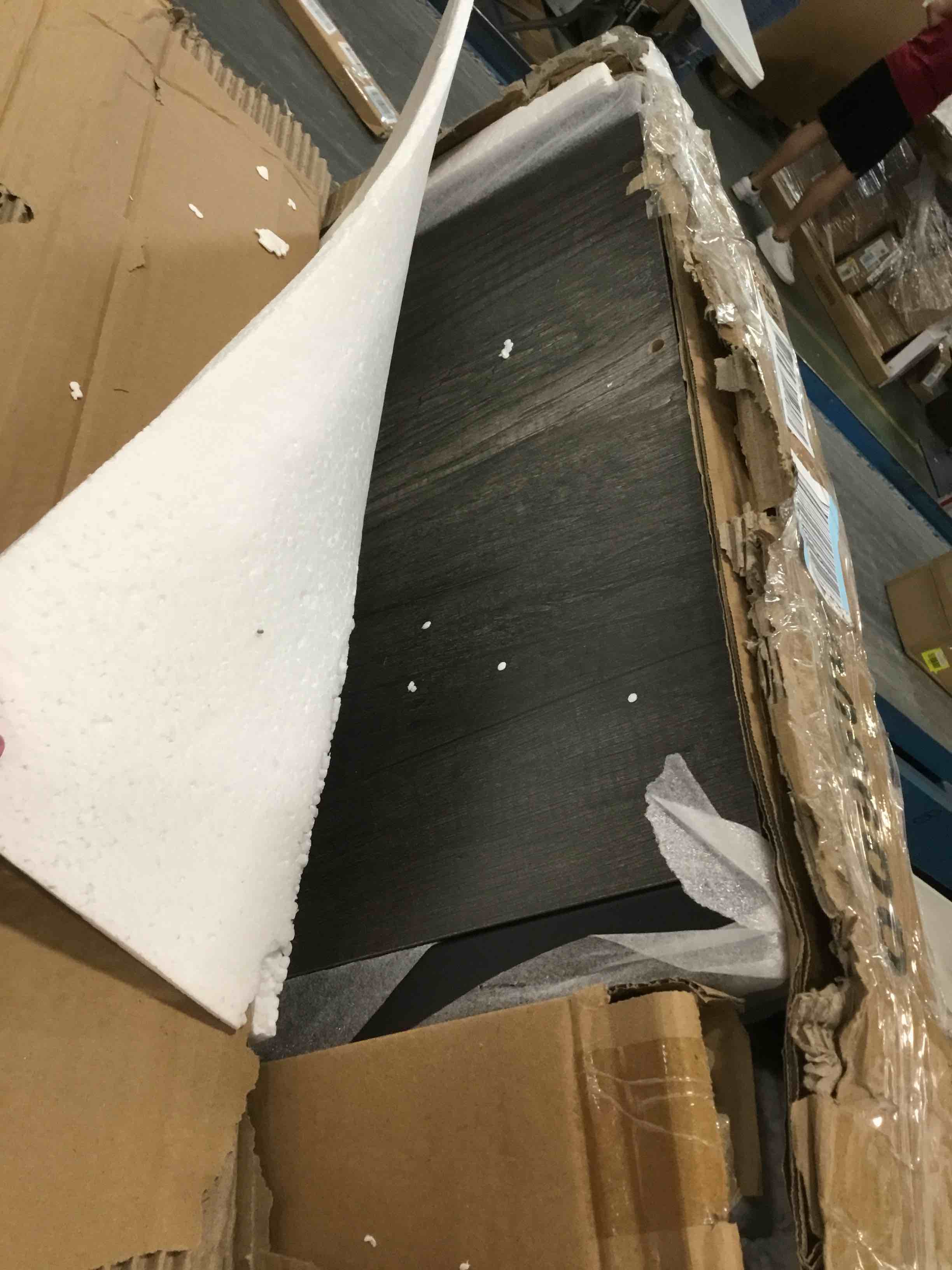https://s3.amazonaws.com/lotting-images-prod/bidfta/RED6568625_1716467345405.jpeg