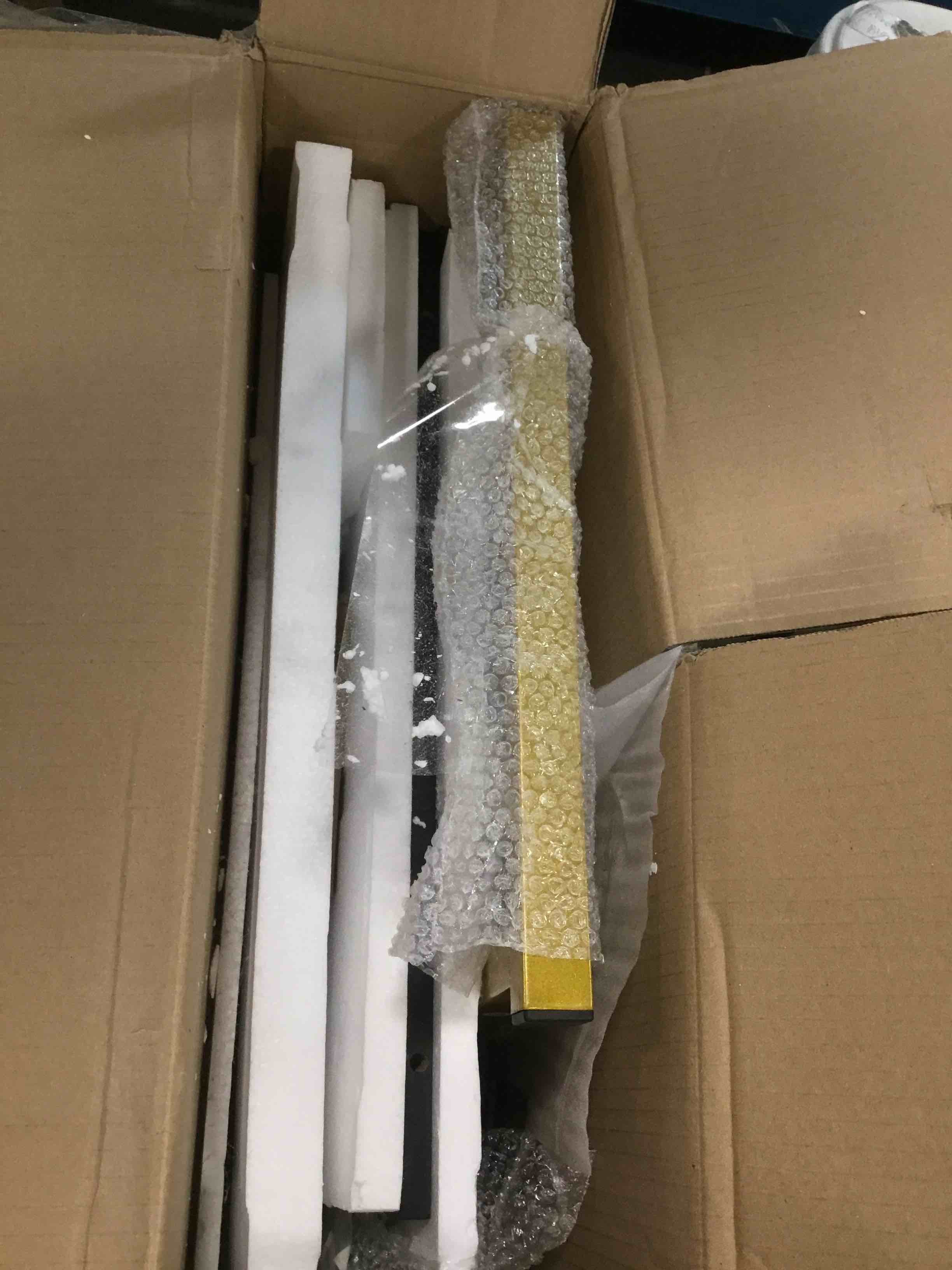 https://s3.amazonaws.com/lotting-images-prod/bidfta/RED6568669_1716474474400.jpeg