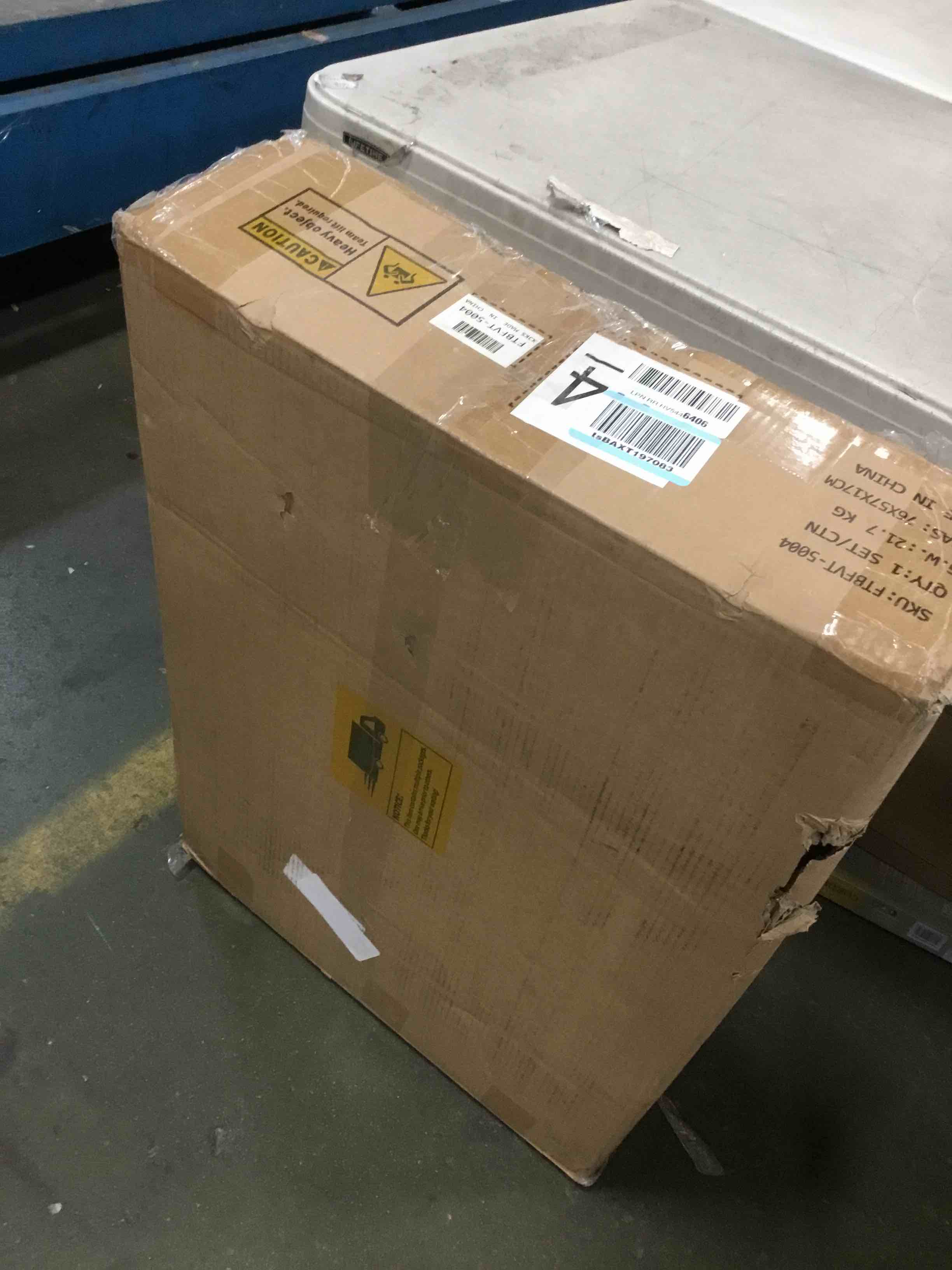 https://s3.amazonaws.com/lotting-images-prod/bidfta/RED6568669_1716474488026.jpeg