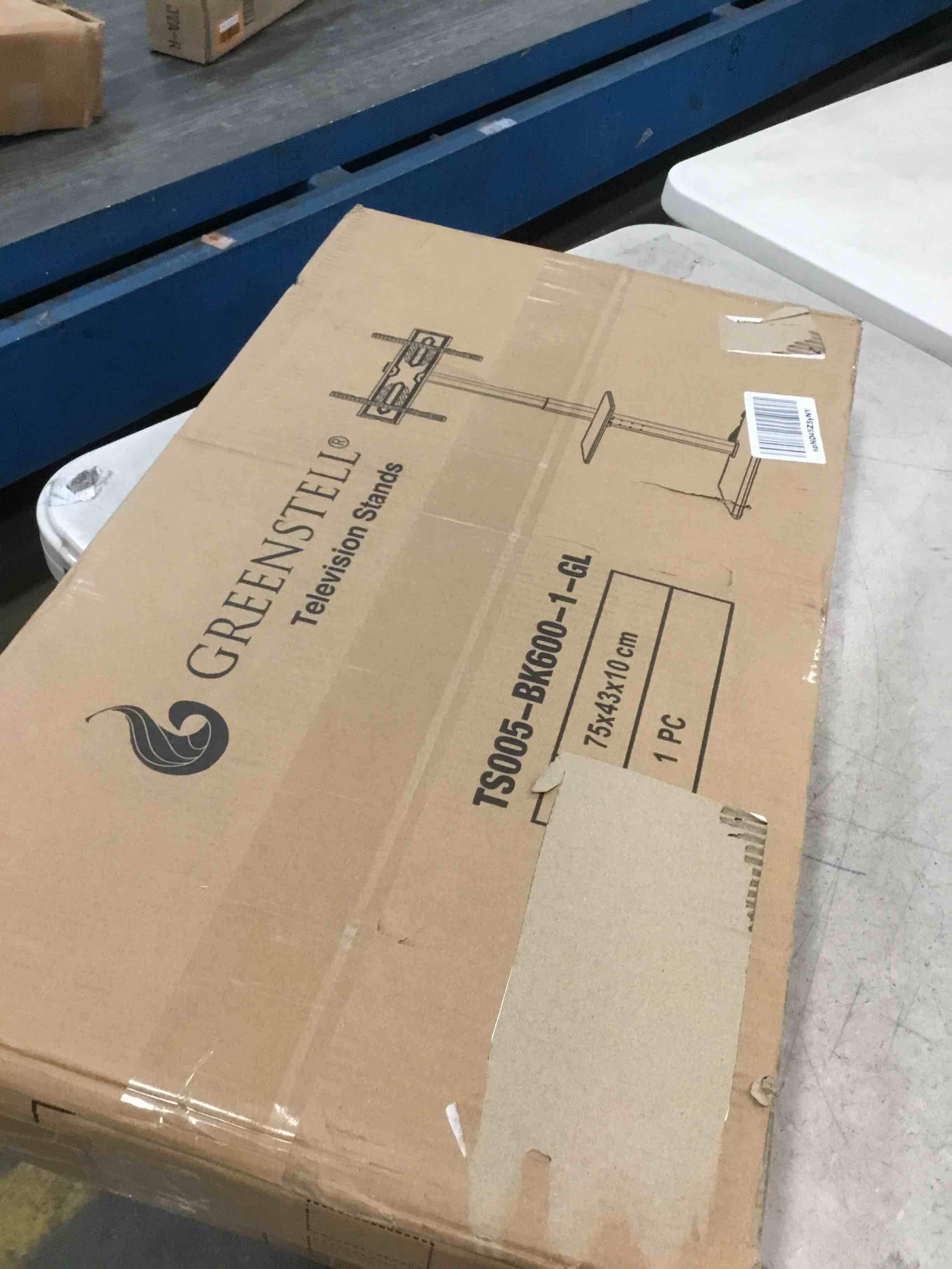 https://s3.amazonaws.com/lotting-images-prod/bidfta/RED6568809_1716495140182.jpeg