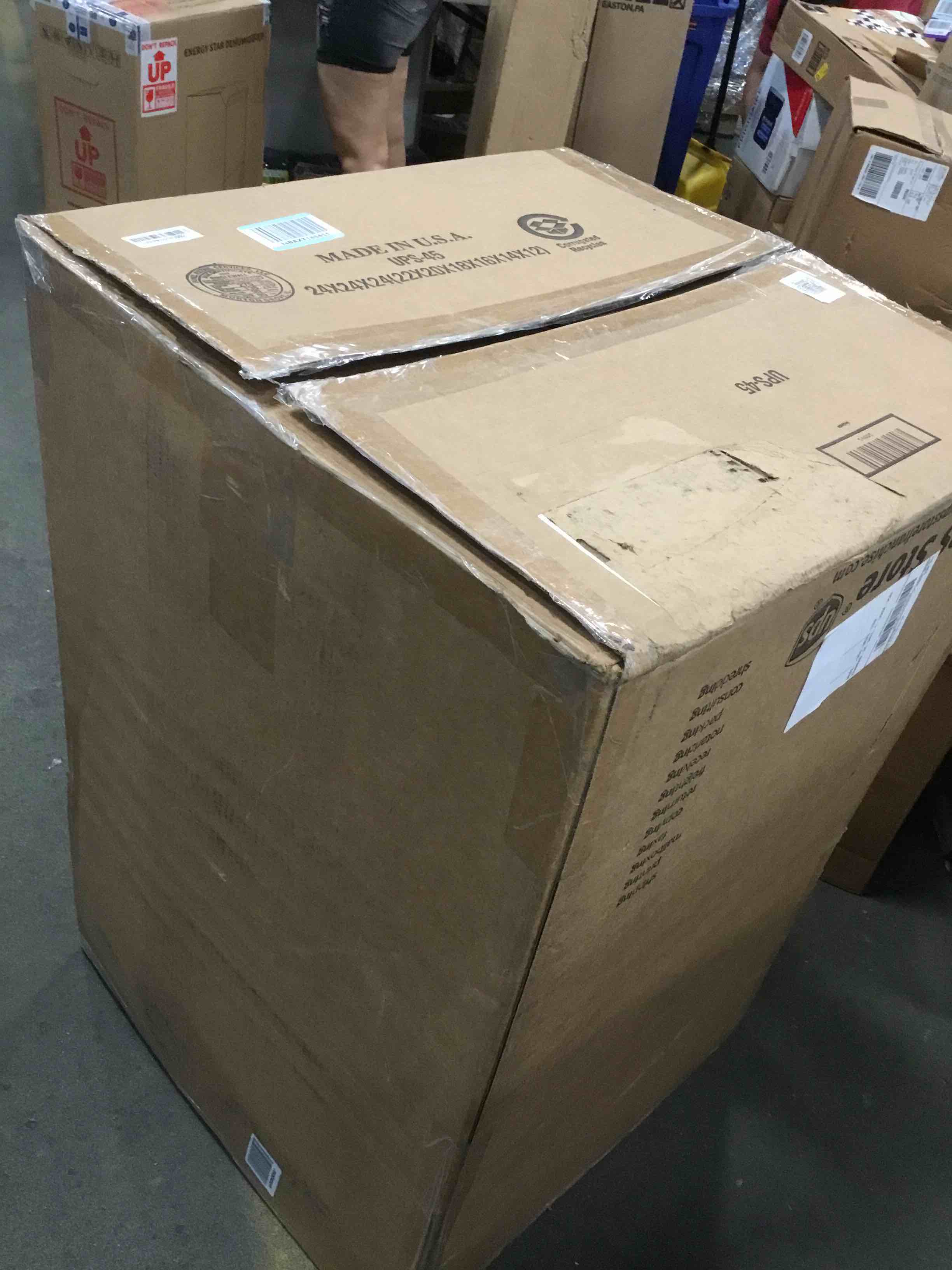 https://s3.amazonaws.com/lotting-images-prod/bidfta/RED6568841_1716552540828.jpeg
