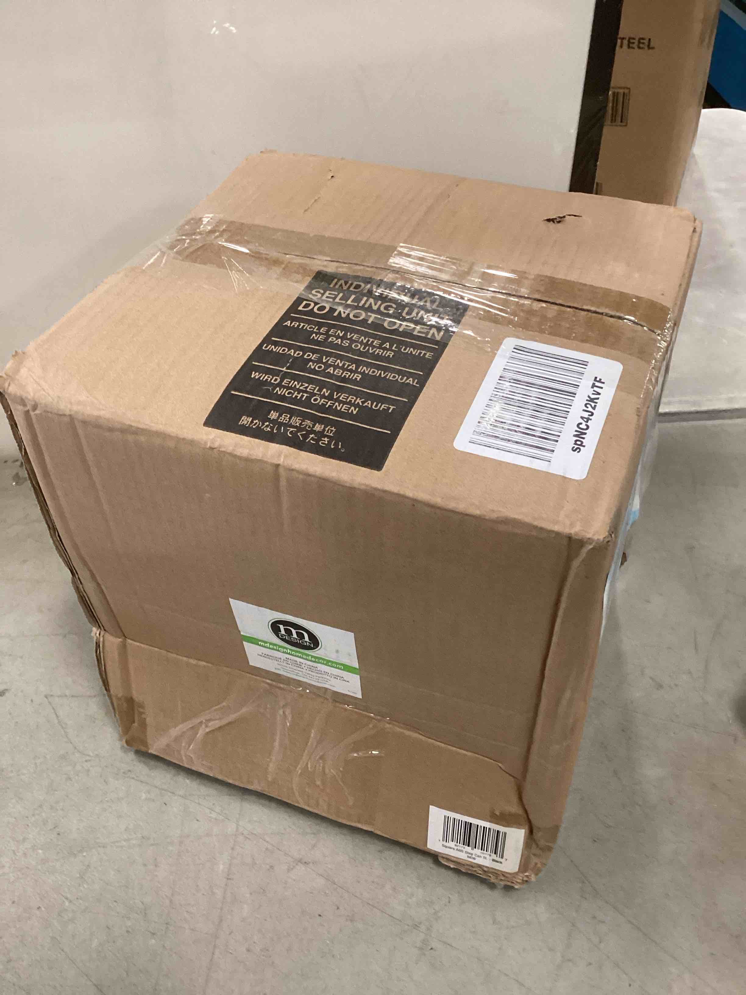 https://s3.amazonaws.com/lotting-images-prod/bidfta/RED6568923_1716563416370.jpeg