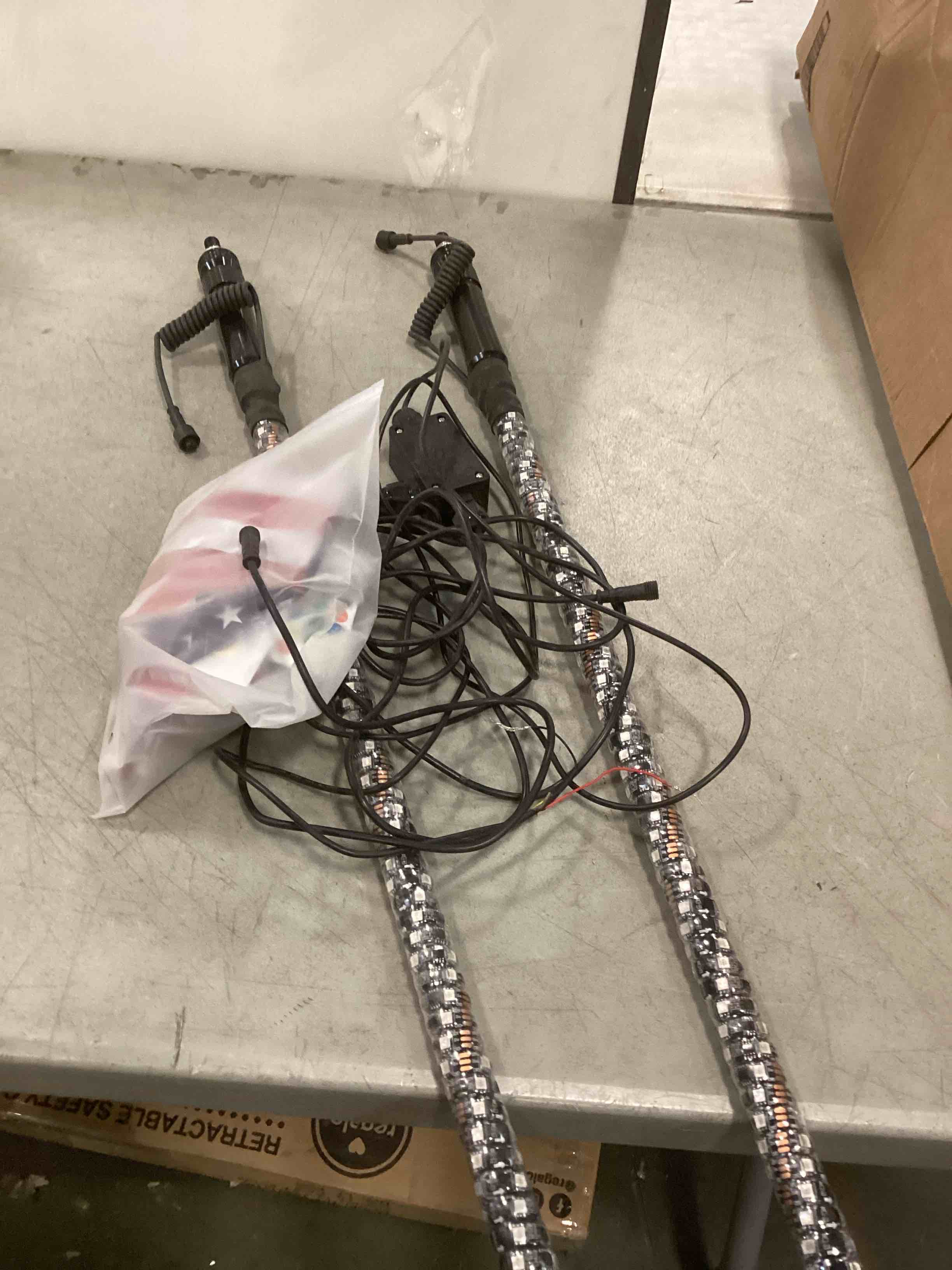 https://s3.amazonaws.com/lotting-images-prod/bidfta/RED6568934_1716565022794.jpeg