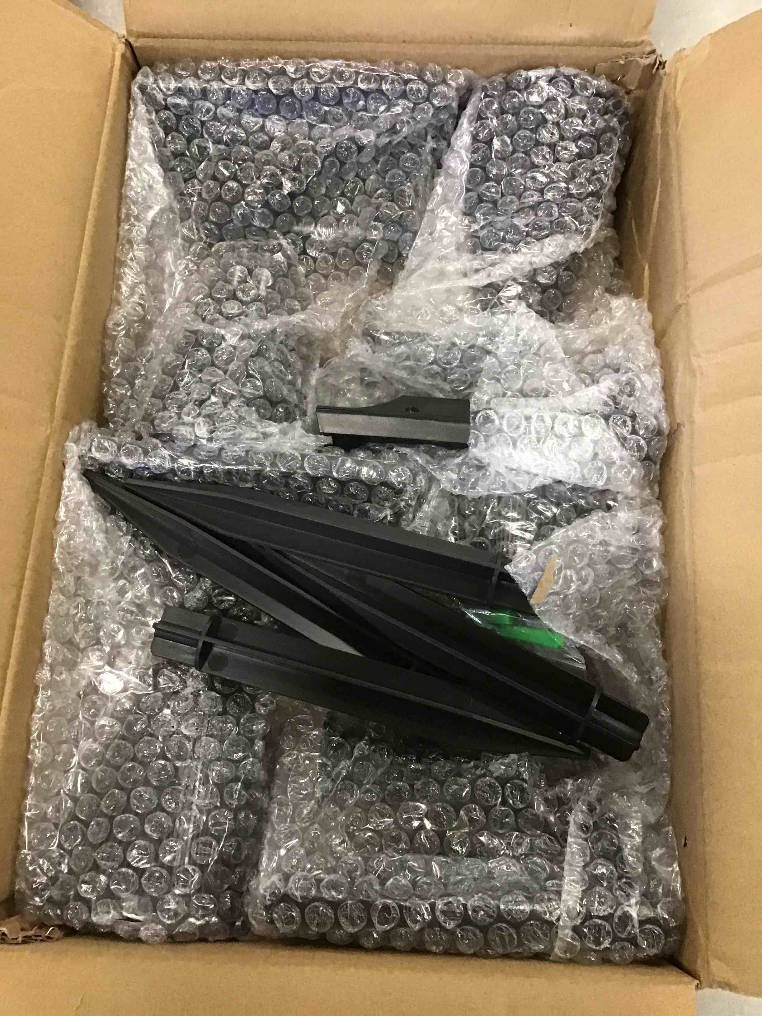 https://s3.amazonaws.com/lotting-images-prod/bidfta/RED6568993_1716903513479.jpeg