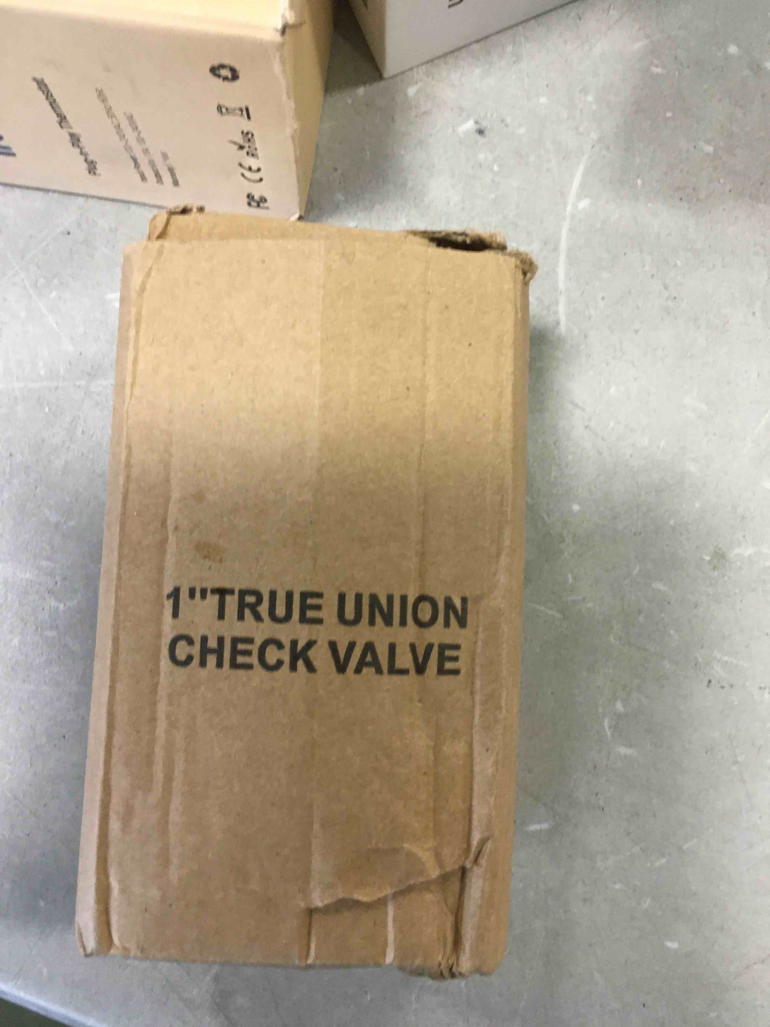 https://s3.amazonaws.com/lotting-images-prod/bidfta/RED6569442_1717002467608.jpeg