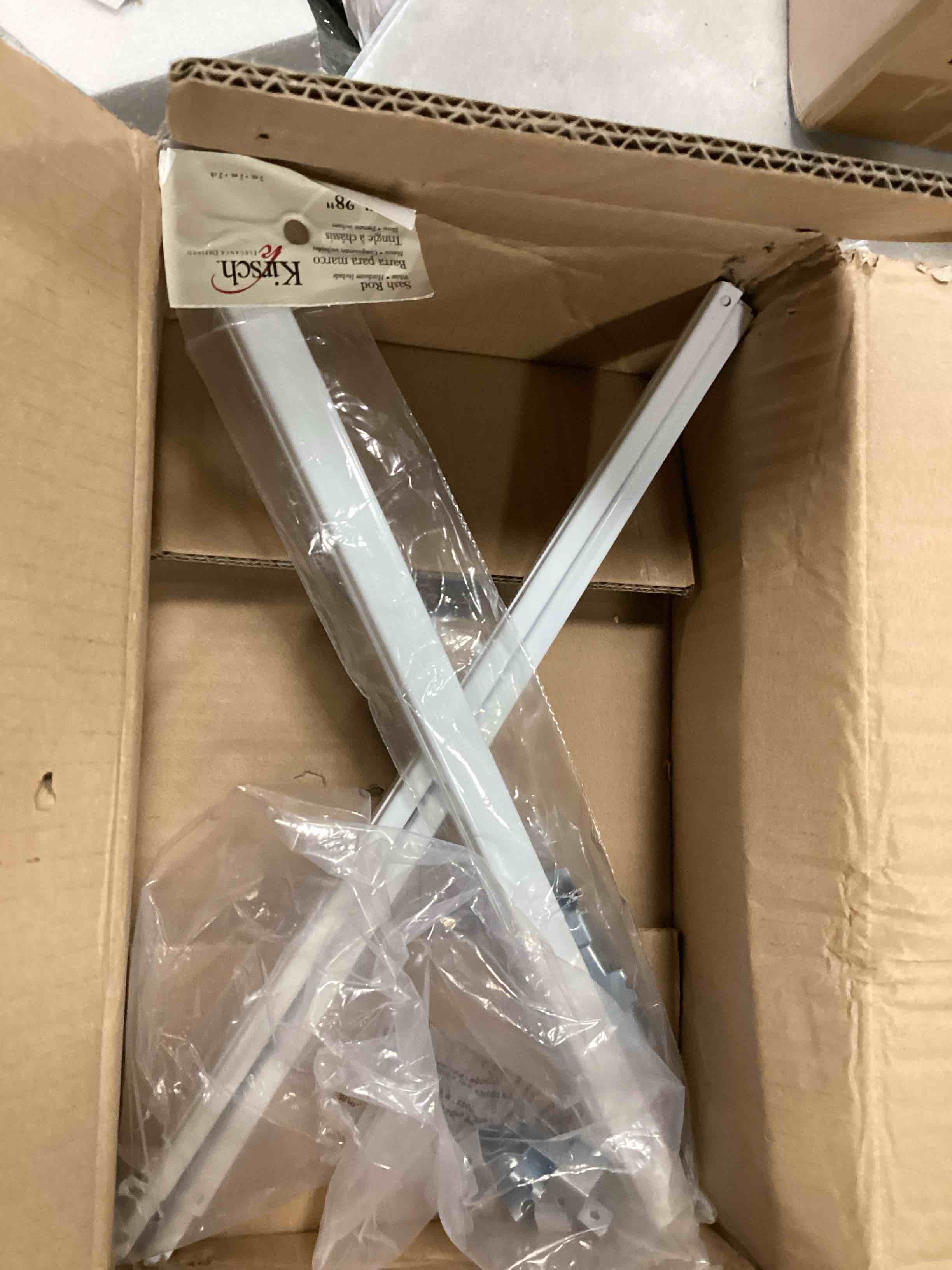 https://s3.amazonaws.com/lotting-images-prod/bidfta/RED6569495_1717007103583.jpeg