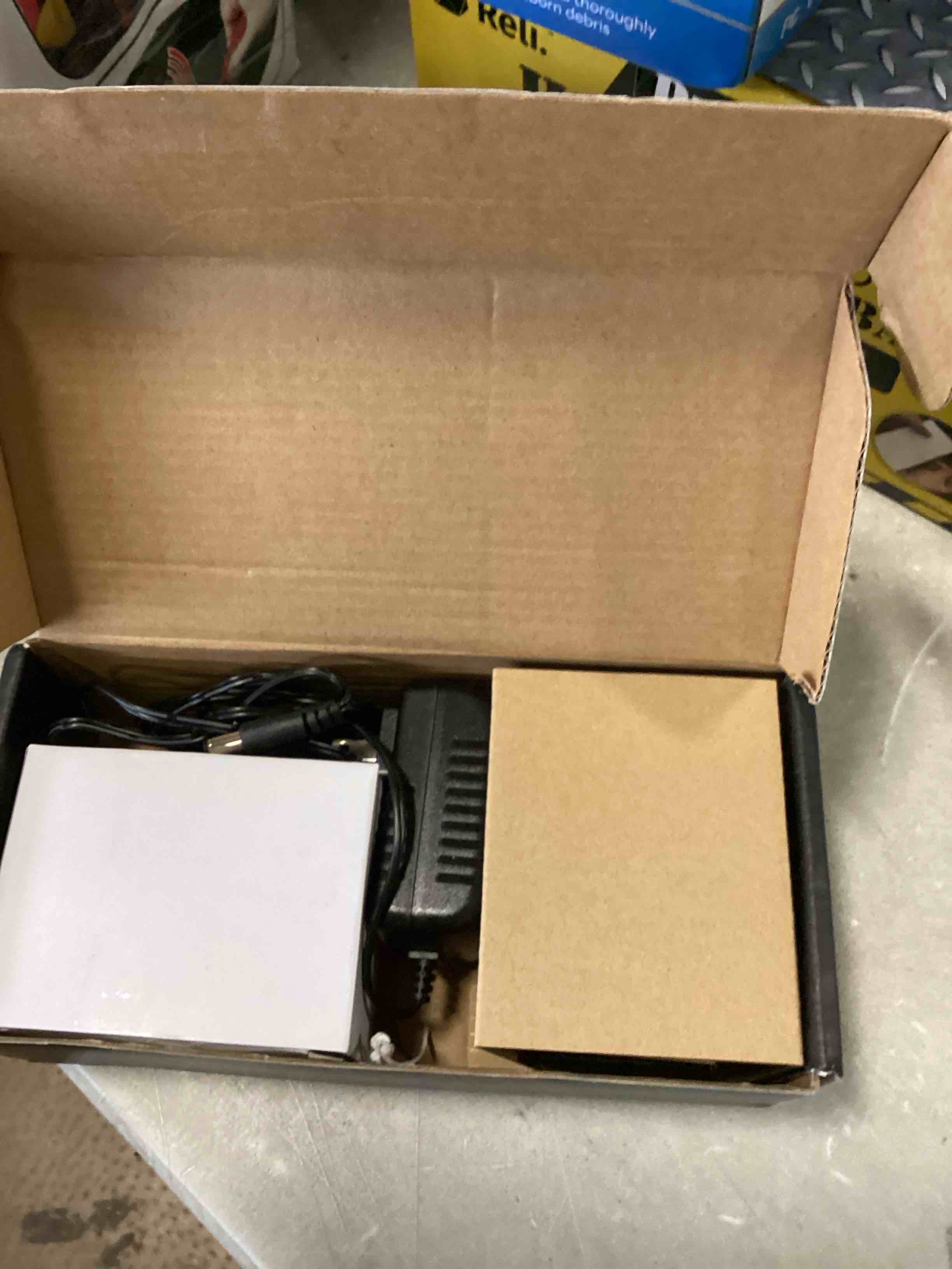 https://s3.amazonaws.com/lotting-images-prod/bidfta/RED6569500_1717007565156.jpeg