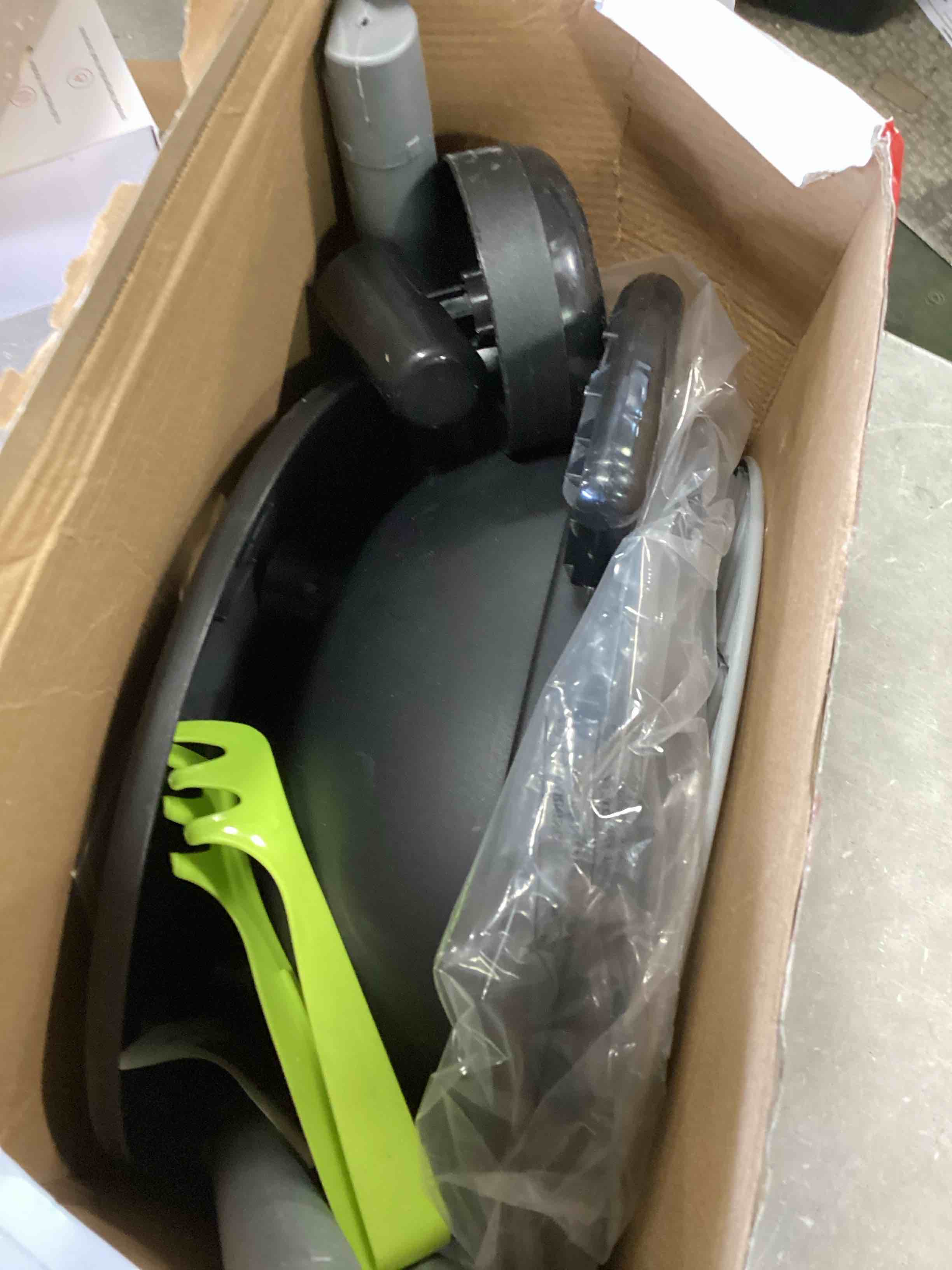 https://s3.amazonaws.com/lotting-images-prod/bidfta/RED6569513_1717008311689.jpeg