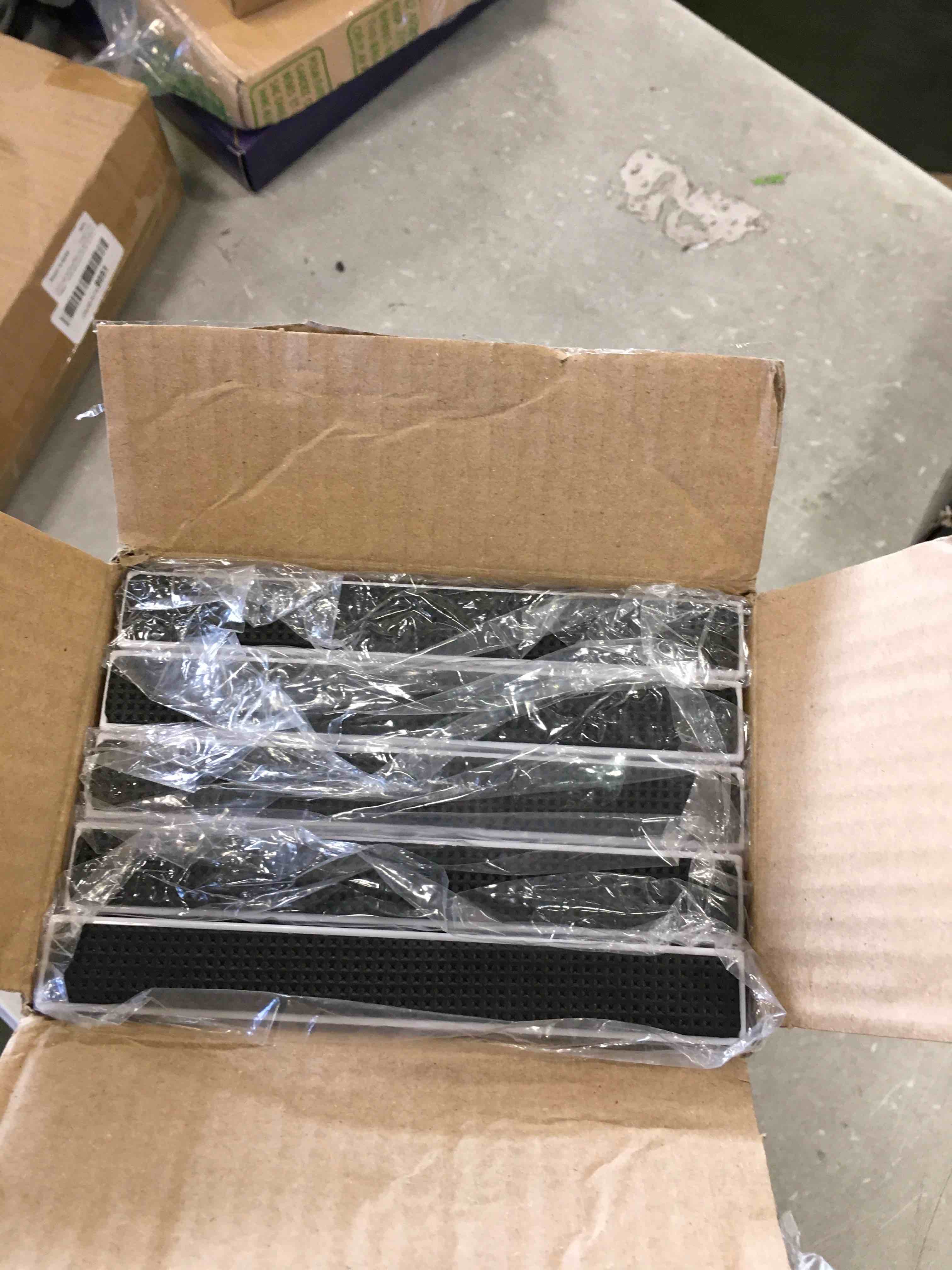 https://s3.amazonaws.com/lotting-images-prod/bidfta/RED6569596_1717070900981.jpeg