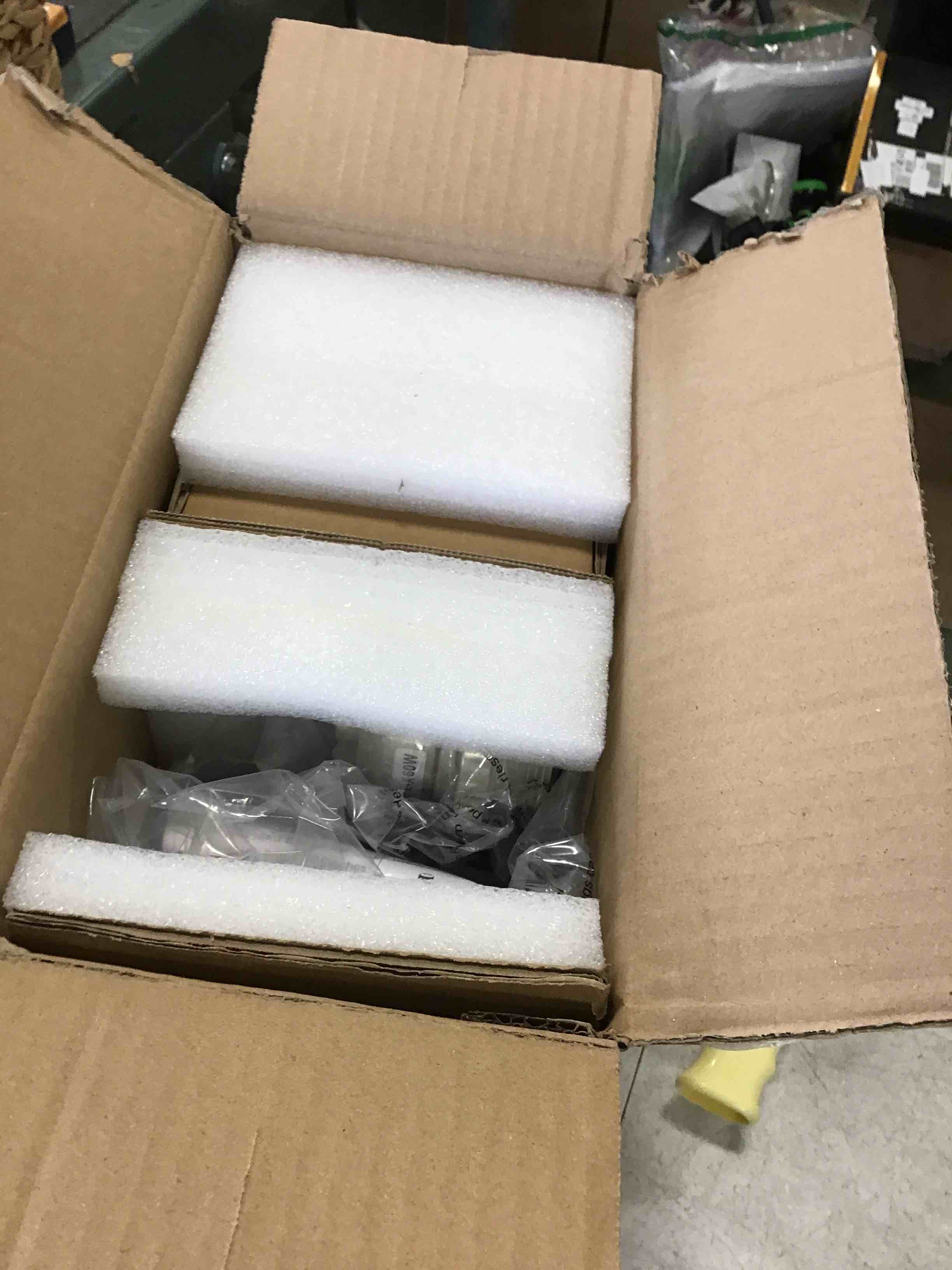 https://s3.amazonaws.com/lotting-images-prod/bidfta/RED6570292_1717598396283.jpeg