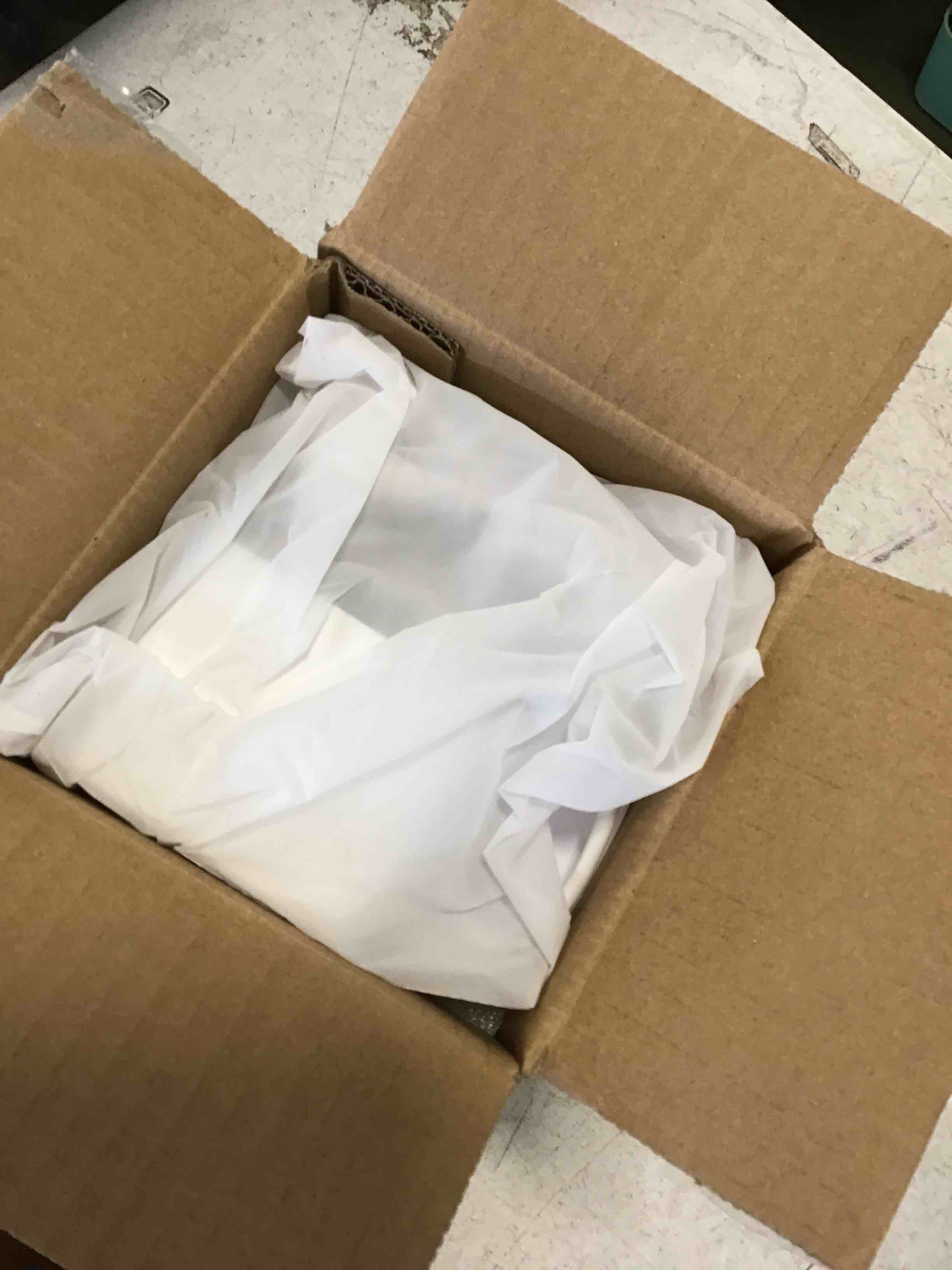 https://s3.amazonaws.com/lotting-images-prod/bidfta/RED6570431_1717609708899.jpeg
