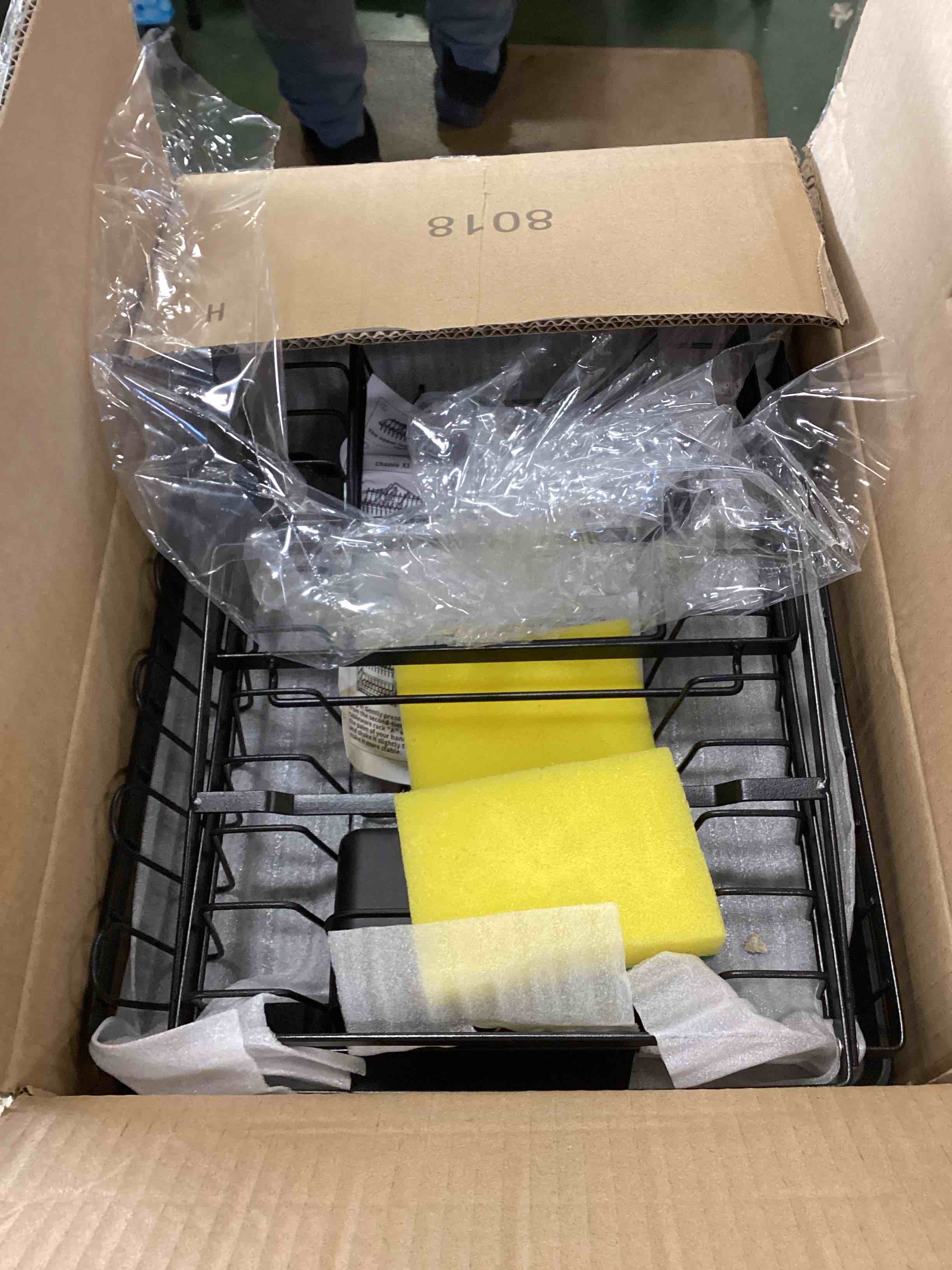 https://s3.amazonaws.com/lotting-images-prod/bidfta/RED6570867_1716206760115.jpeg