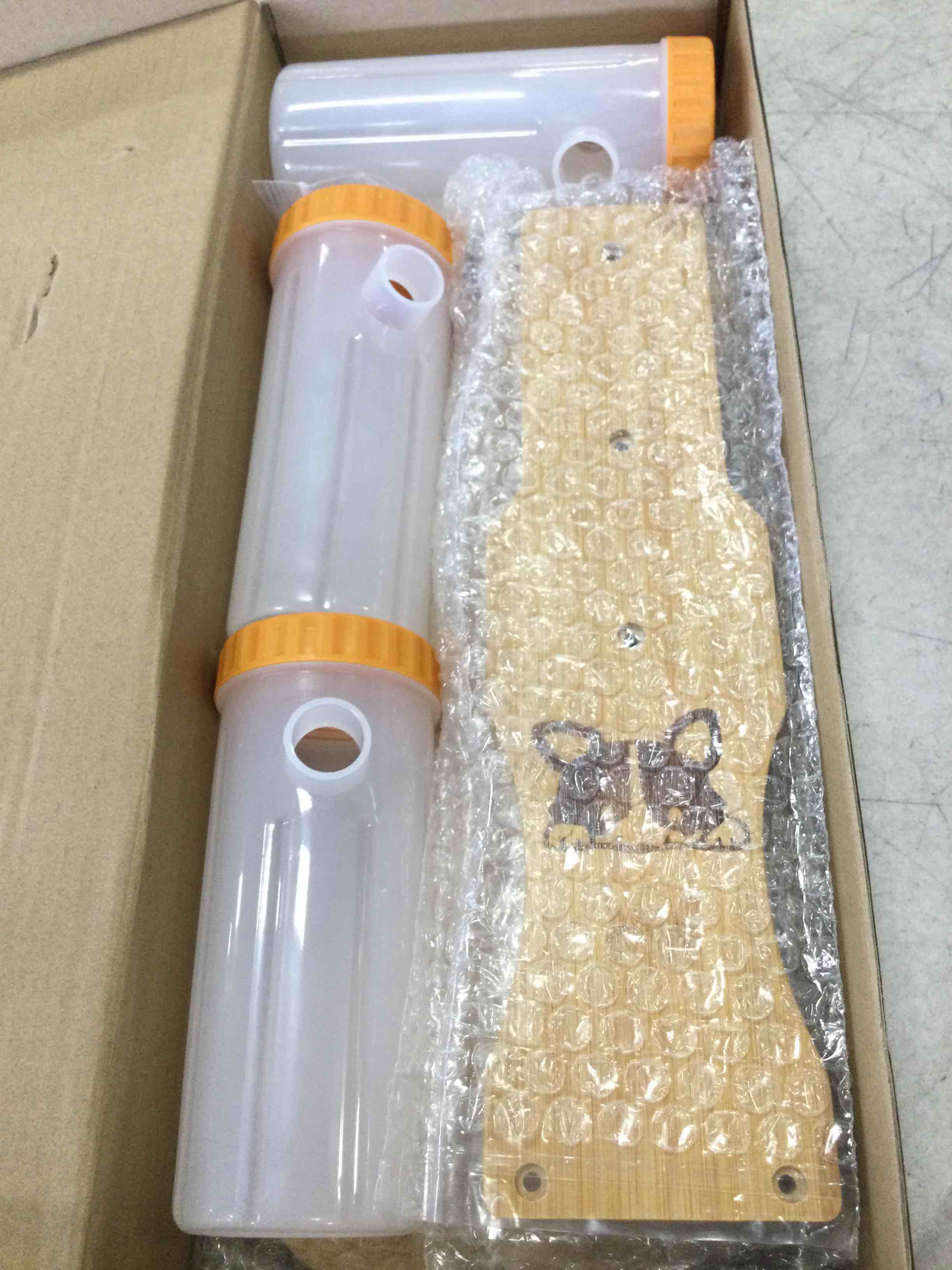 https://s3.amazonaws.com/lotting-images-prod/bidfta/RED6571564_1716321314218.jpeg