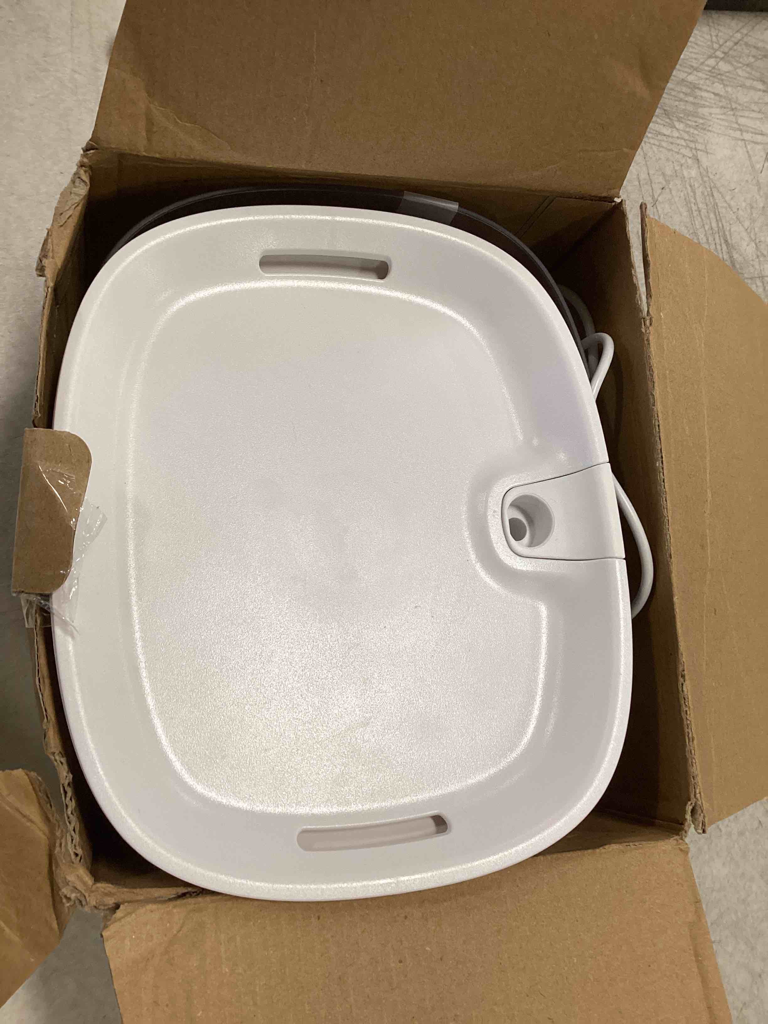 https://s3.amazonaws.com/lotting-images-prod/bidfta/RED6571699_1716384772090.jpeg