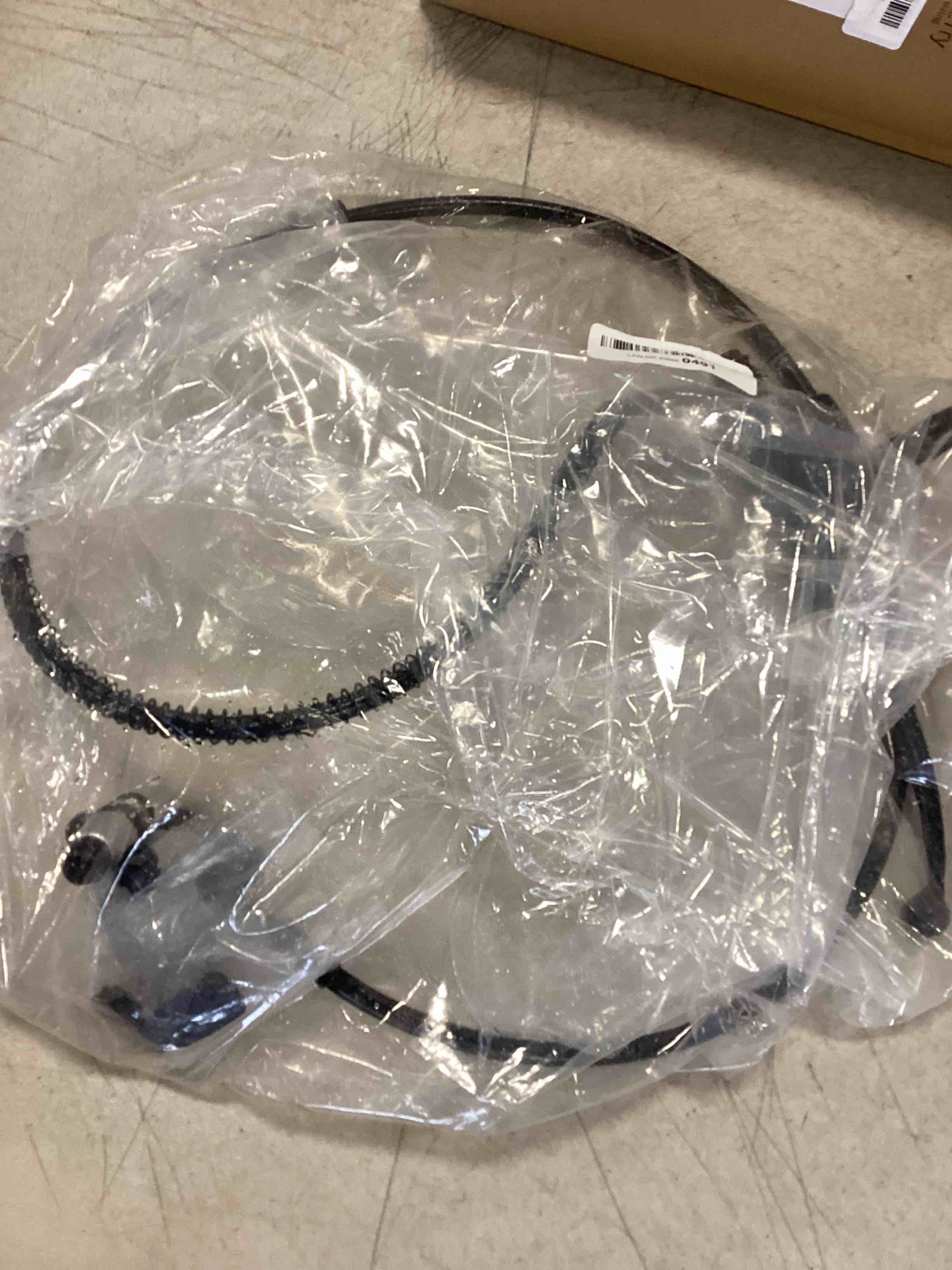 https://s3.amazonaws.com/lotting-images-prod/bidfta/RED6571709_1716385371523.jpeg