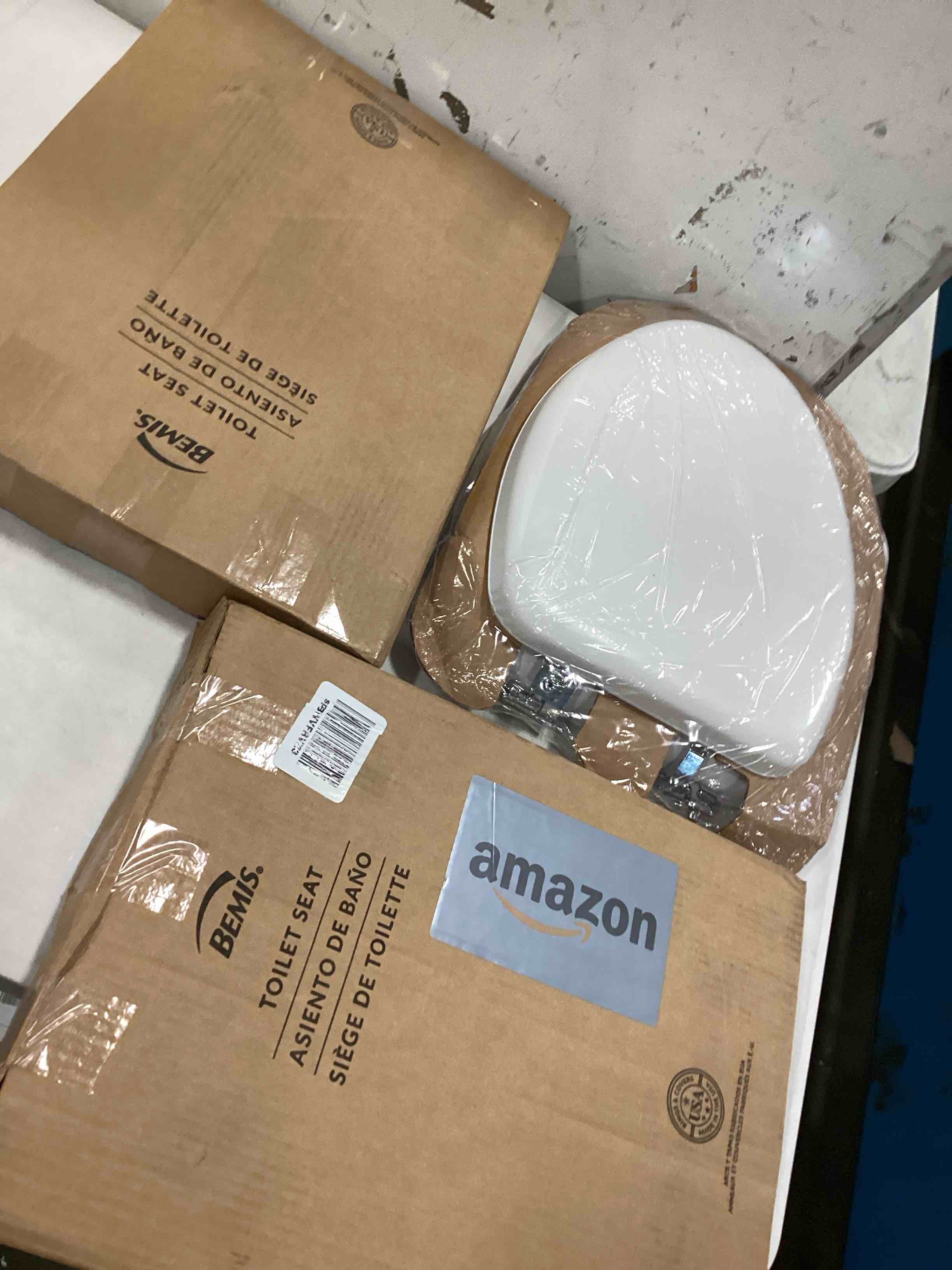 Assortment of Round Bowl Seats, fits all round toilets, different styles and different sizes, from different brands,