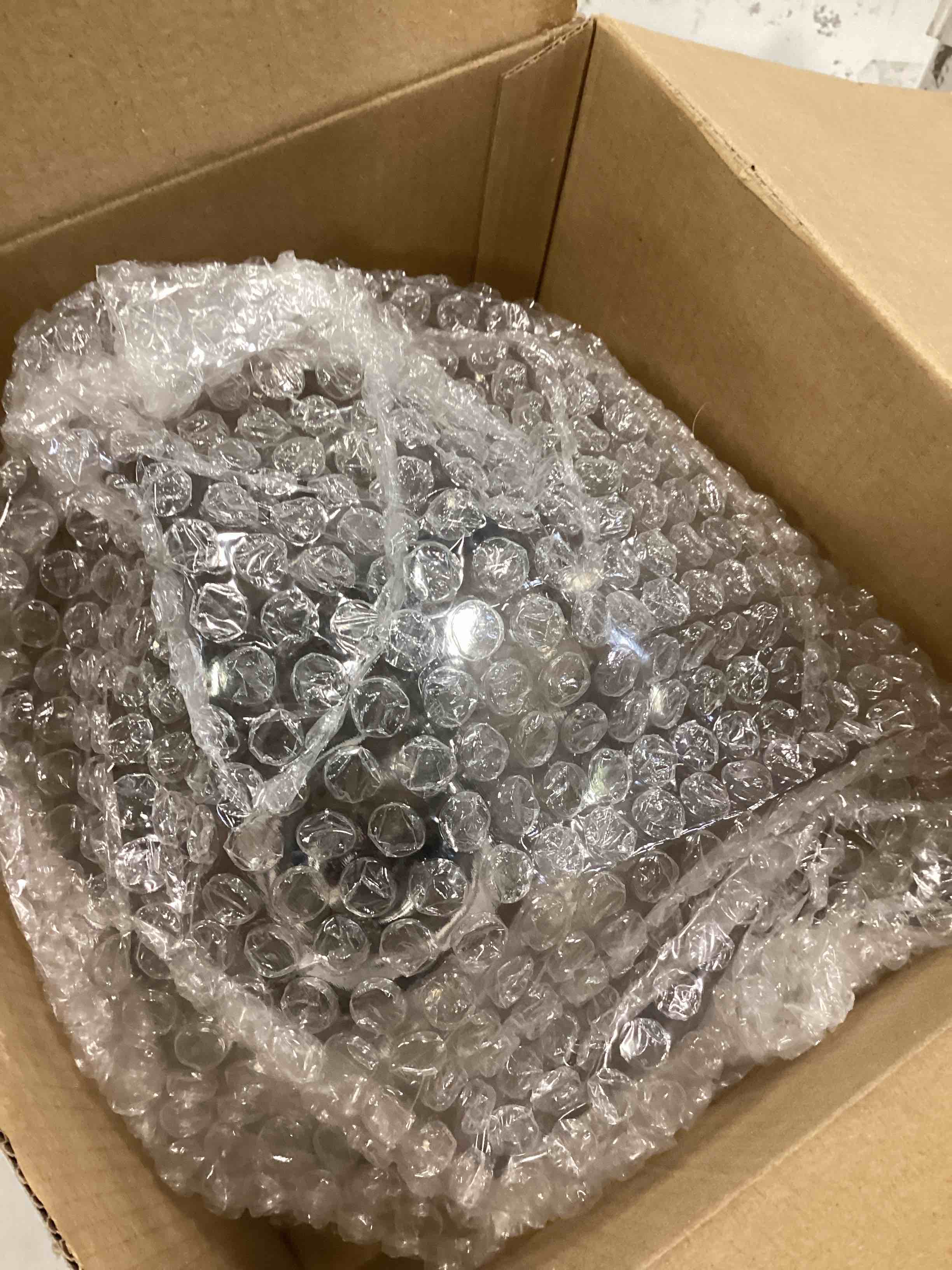 https://s3.amazonaws.com/lotting-images-prod/bidfta/RED6571979_1715087787786.jpeg