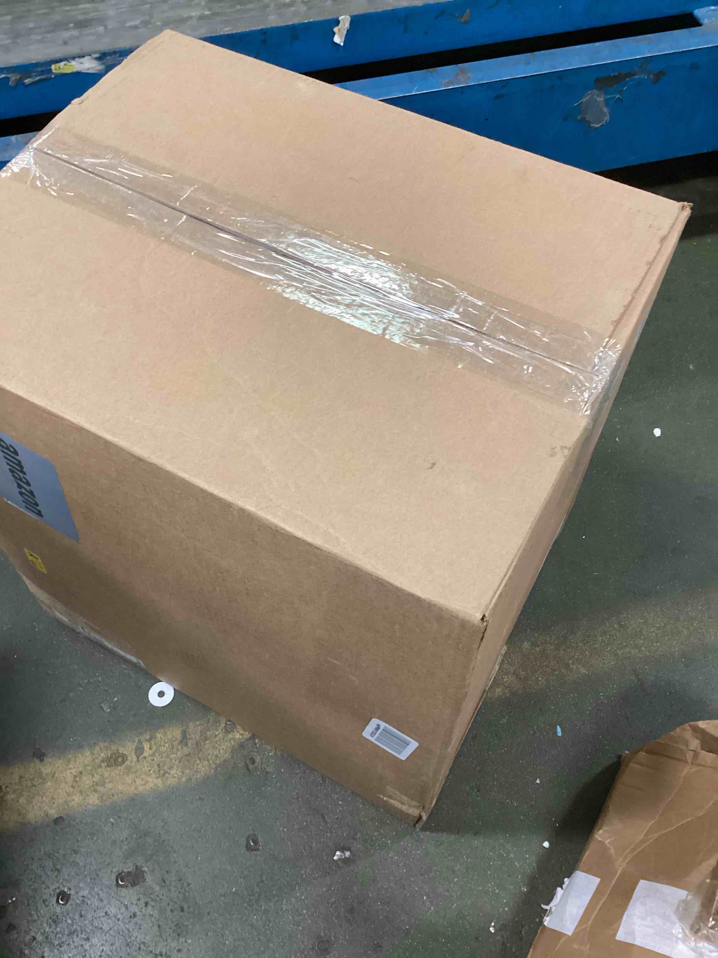 https://s3.amazonaws.com/lotting-images-prod/bidfta/RED6572079_1715104445656.jpeg