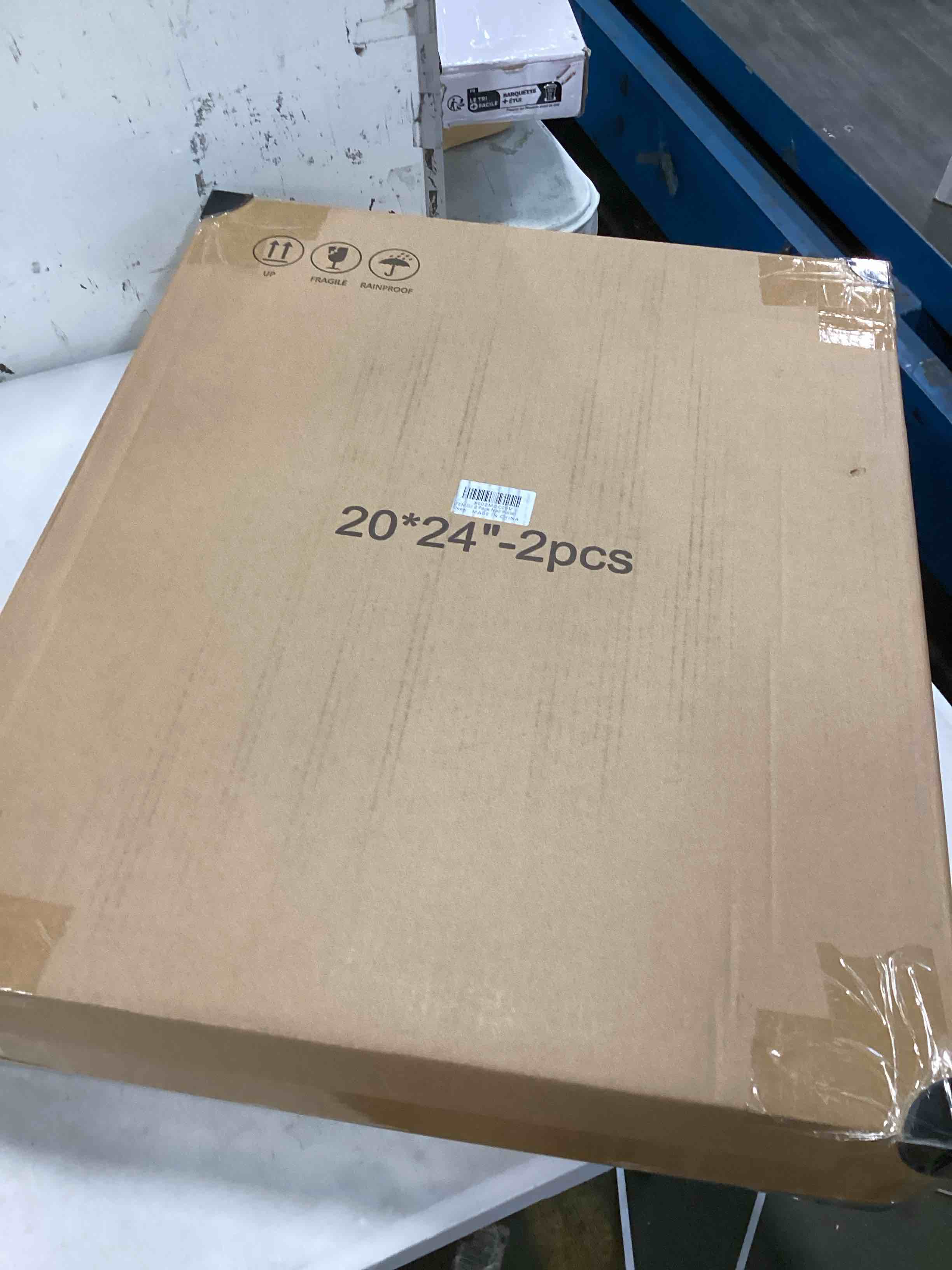 https://s3.amazonaws.com/lotting-images-prod/bidfta/RED6572099_1715106218544.jpeg