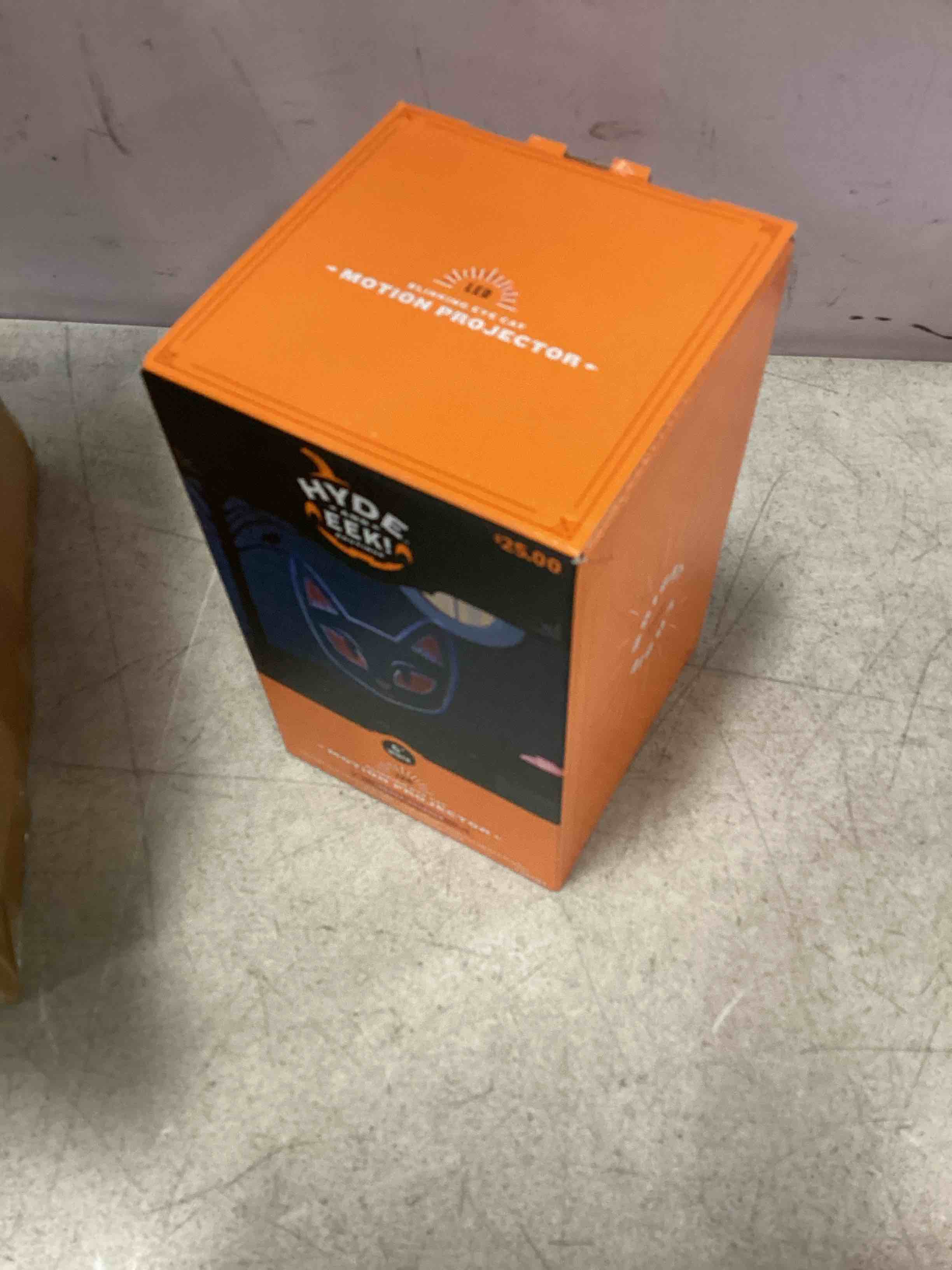 https://s3.amazonaws.com/lotting-images-prod/bidfta/RED6572399_1715179120717.jpeg