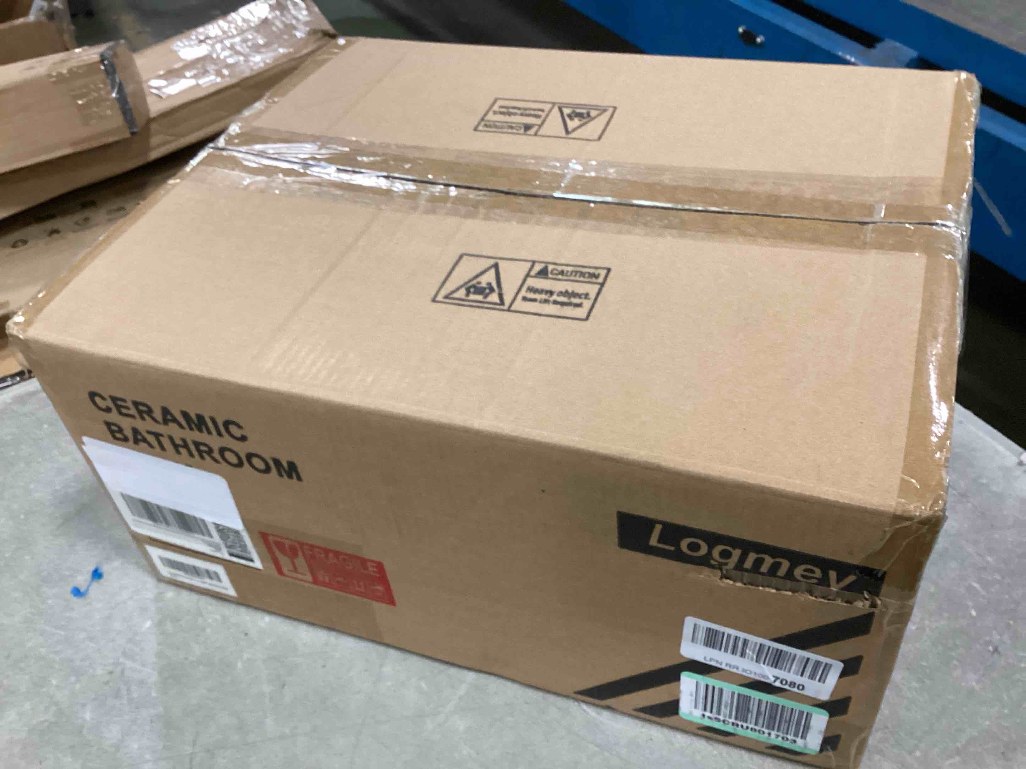https://s3.amazonaws.com/lotting-images-prod/bidfta/RED6572594_1715253024672.jpeg