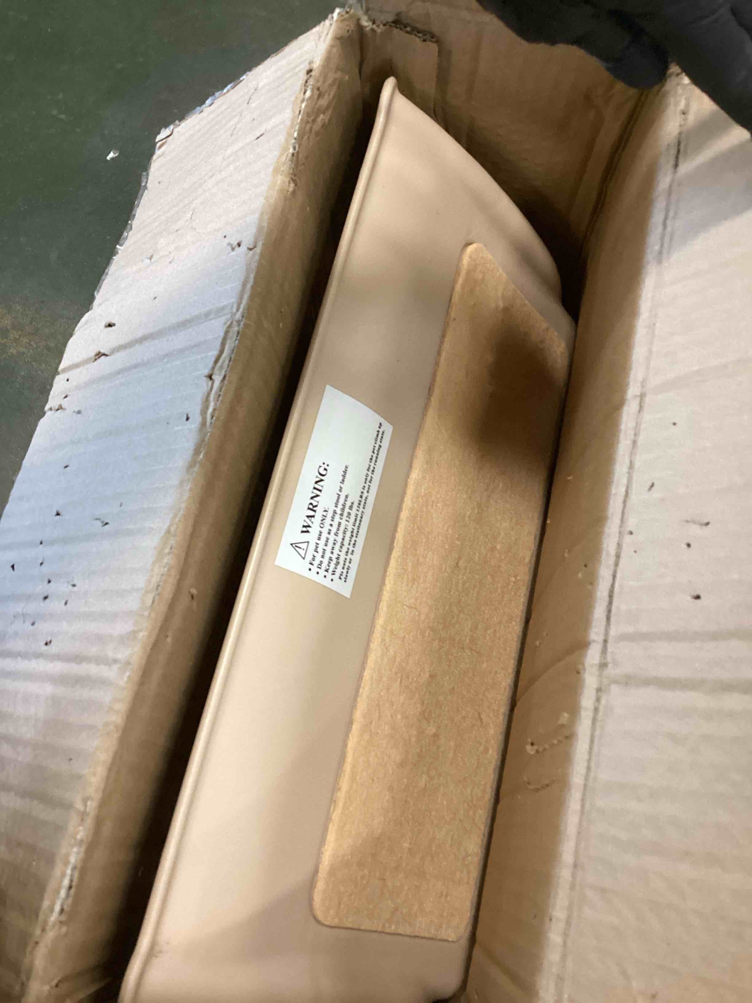 https://s3.amazonaws.com/lotting-images-prod/bidfta/RED6573317_1715608564615.jpeg