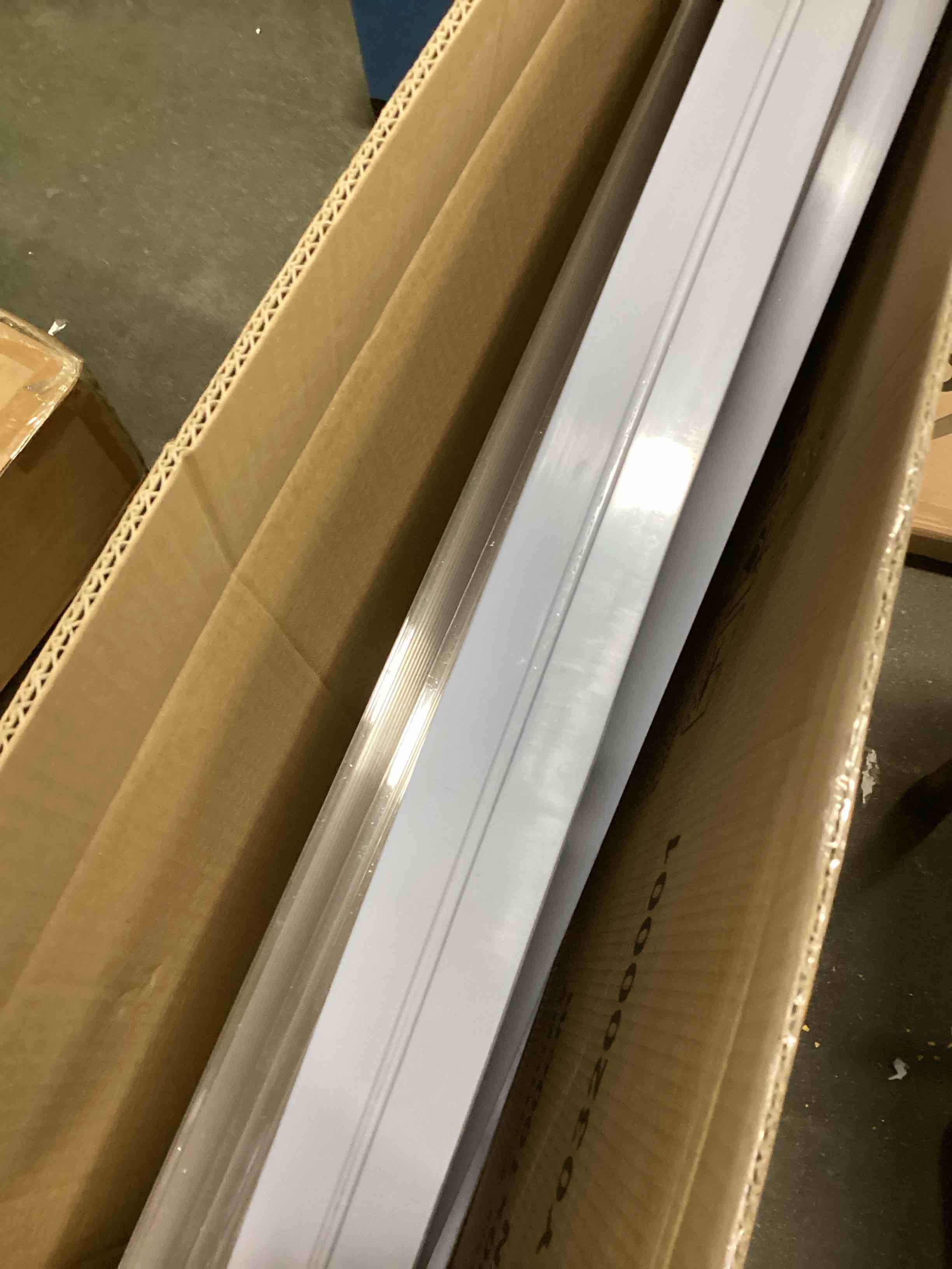 https://s3.amazonaws.com/lotting-images-prod/bidfta/RED6573380_1715621499277.jpeg