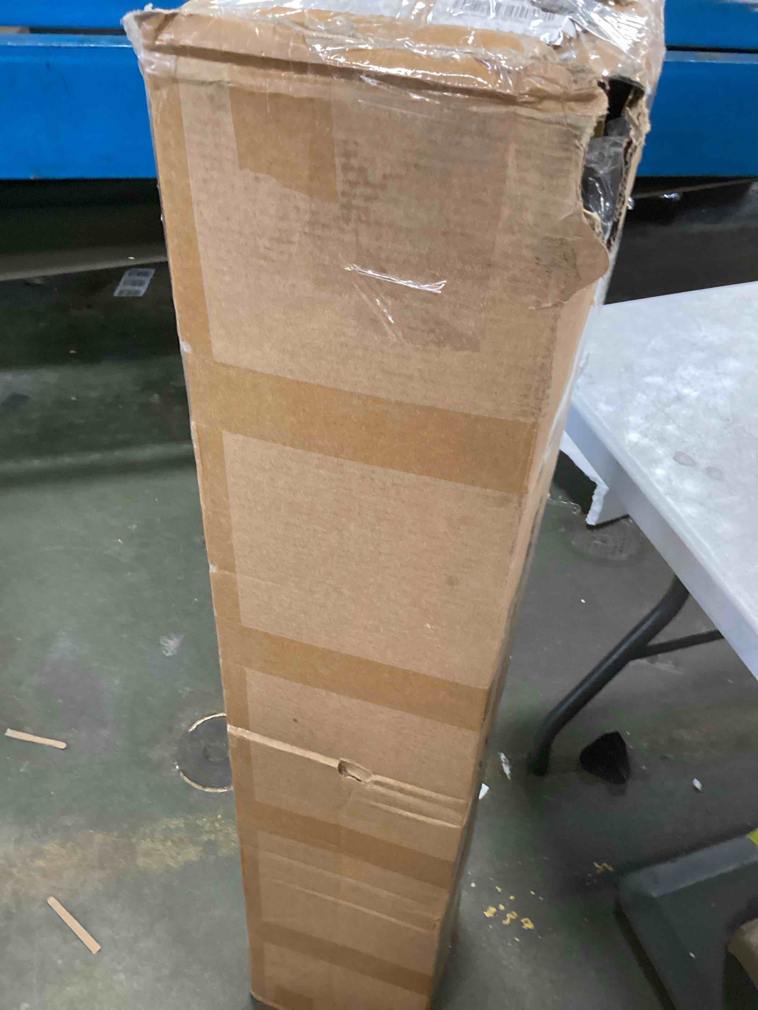 https://s3.amazonaws.com/lotting-images-prod/bidfta/RED6573384_1715622192306.jpeg