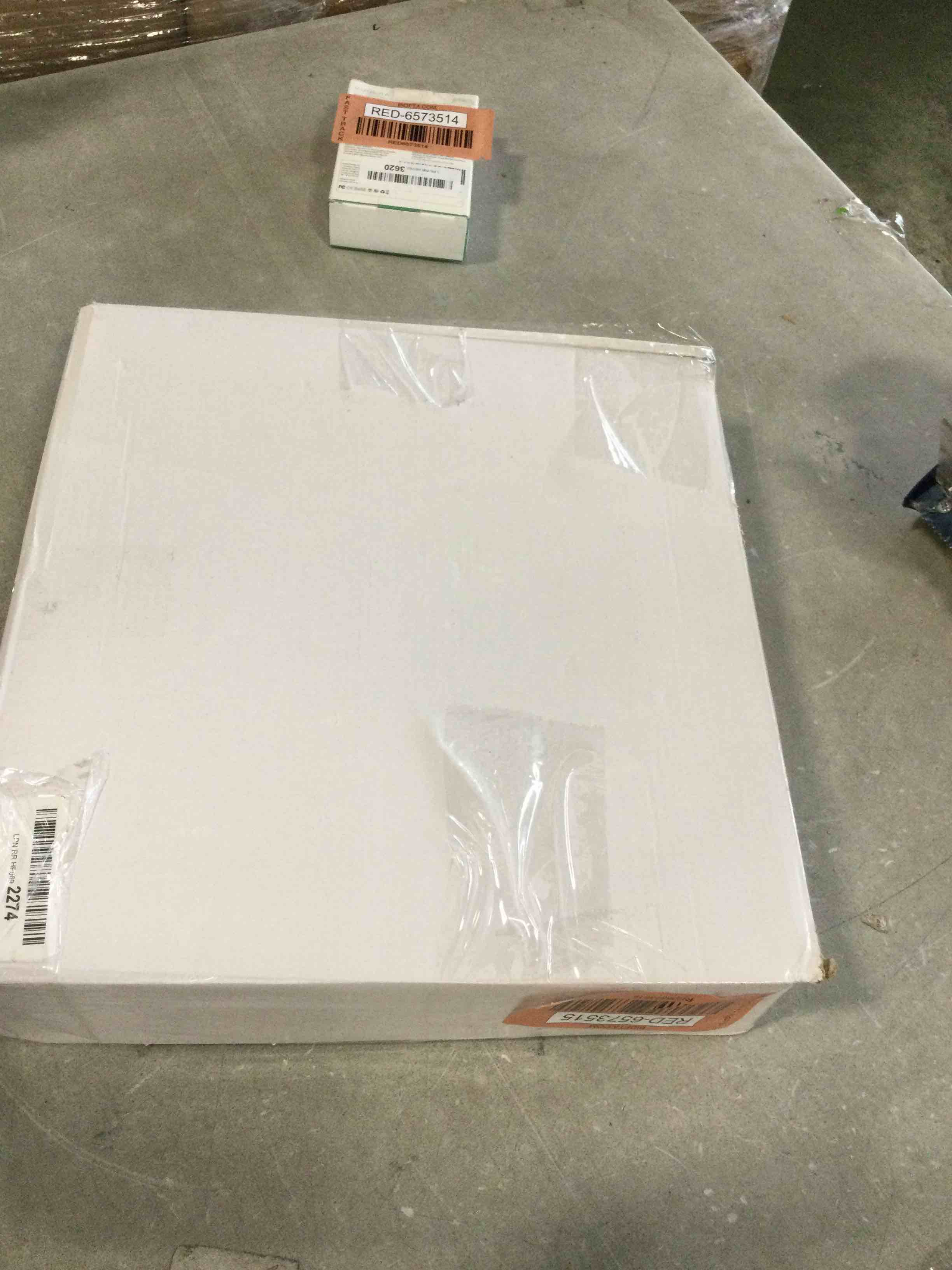 https://s3.amazonaws.com/lotting-images-prod/bidfta/RED6573515_1715266789887.jpeg