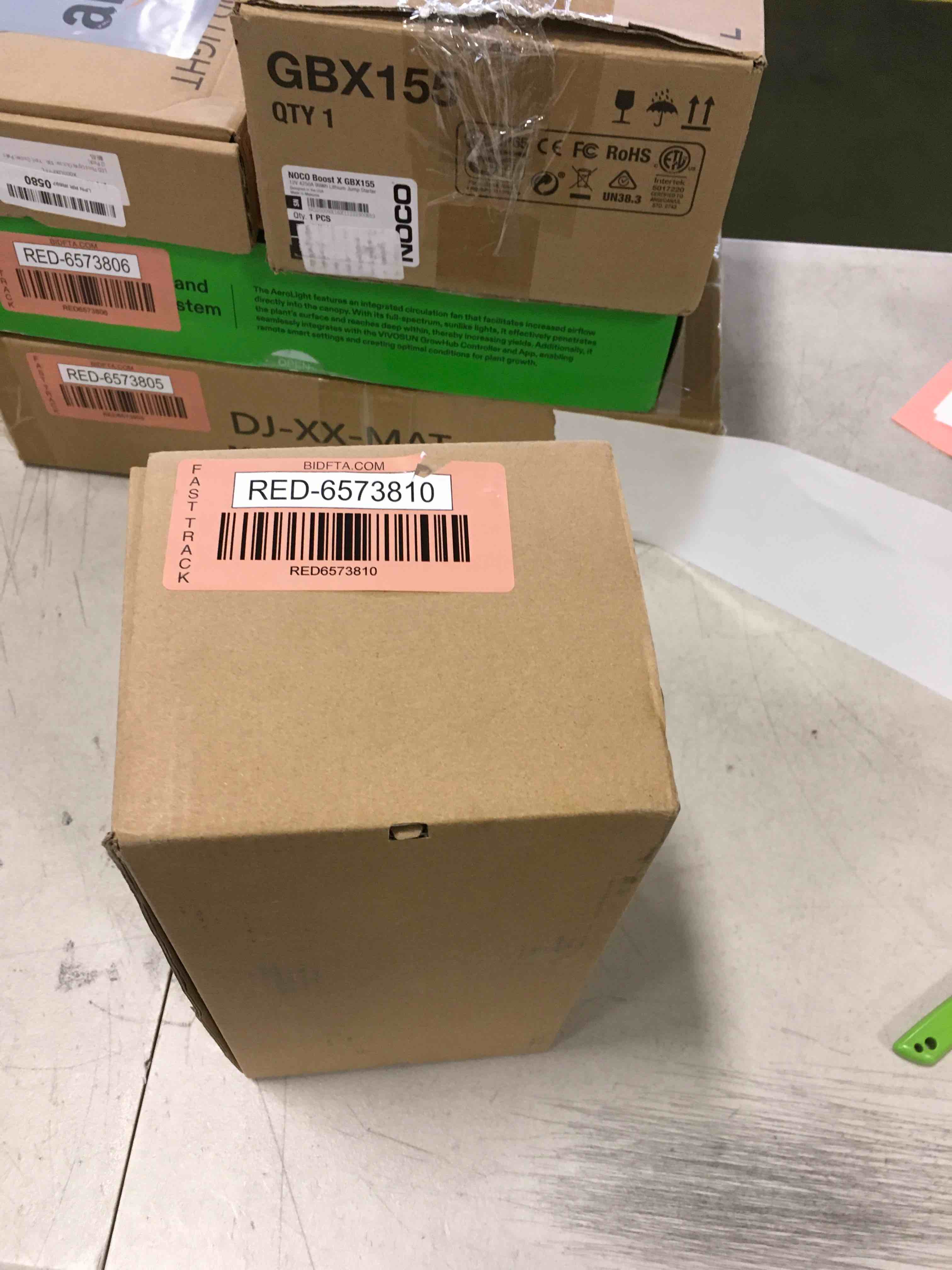 https://s3.amazonaws.com/lotting-images-prod/bidfta/RED6573810_1716553353139.jpeg
