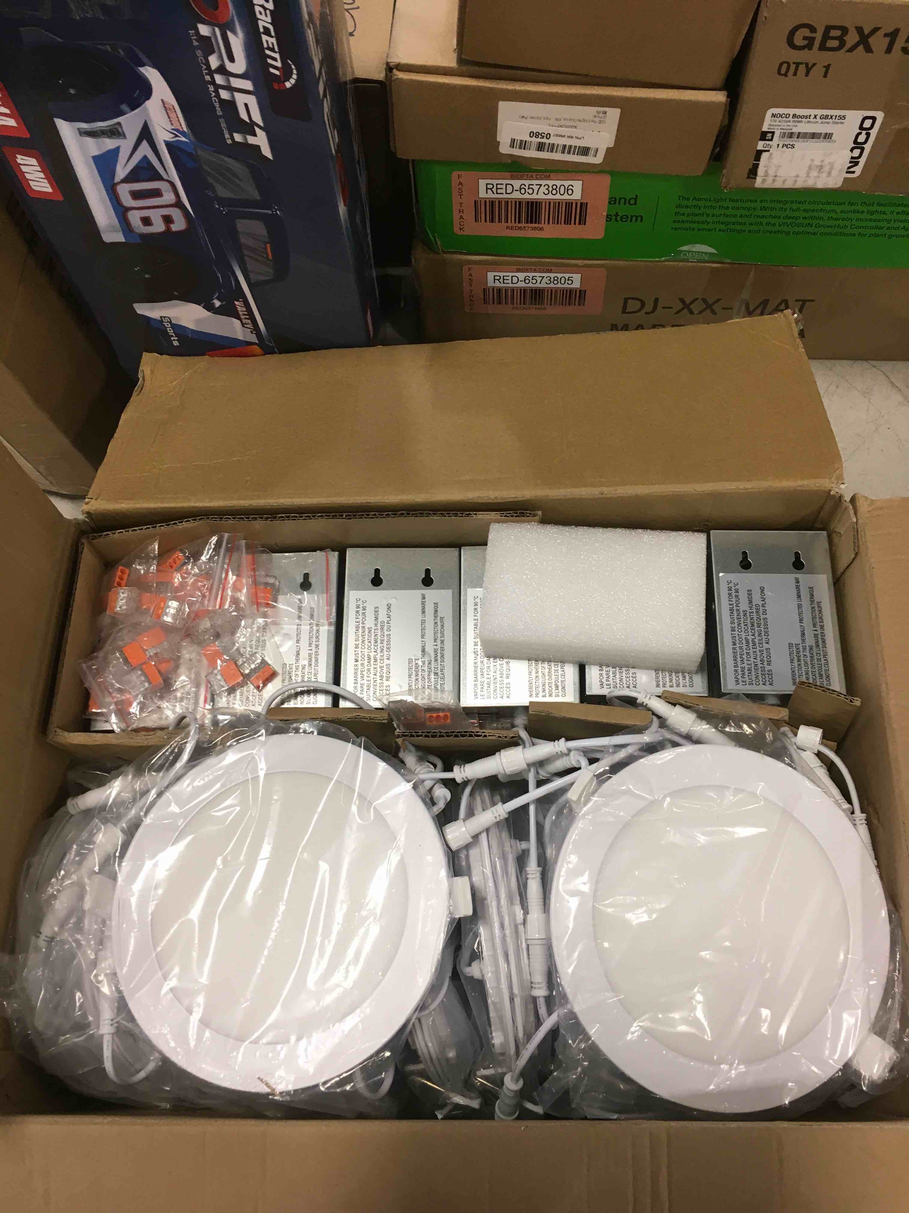 https://s3.amazonaws.com/lotting-images-prod/bidfta/RED6573814_1716553629918.jpeg