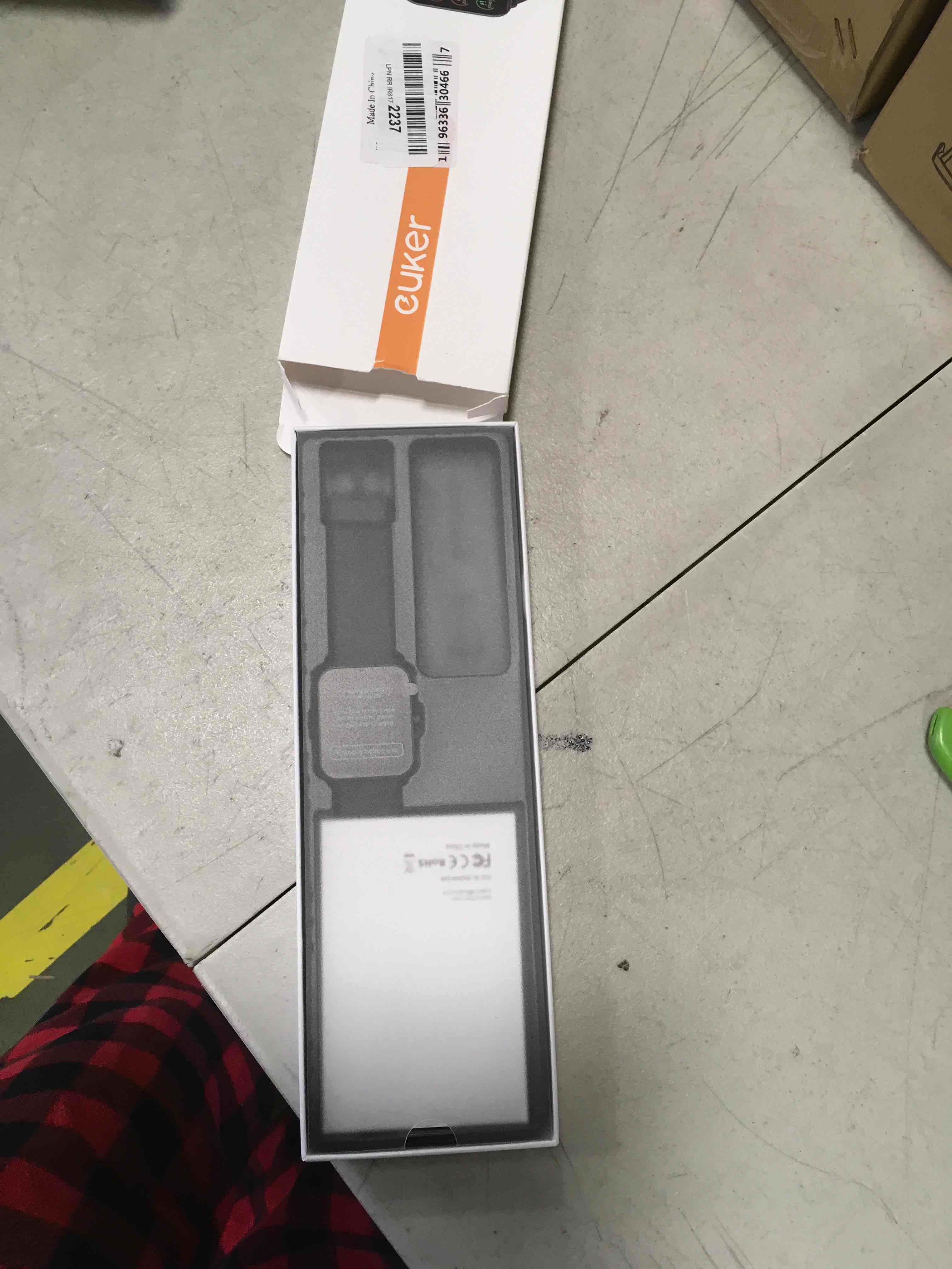 https://s3.amazonaws.com/lotting-images-prod/bidfta/RED6573844_1716556261465.jpeg