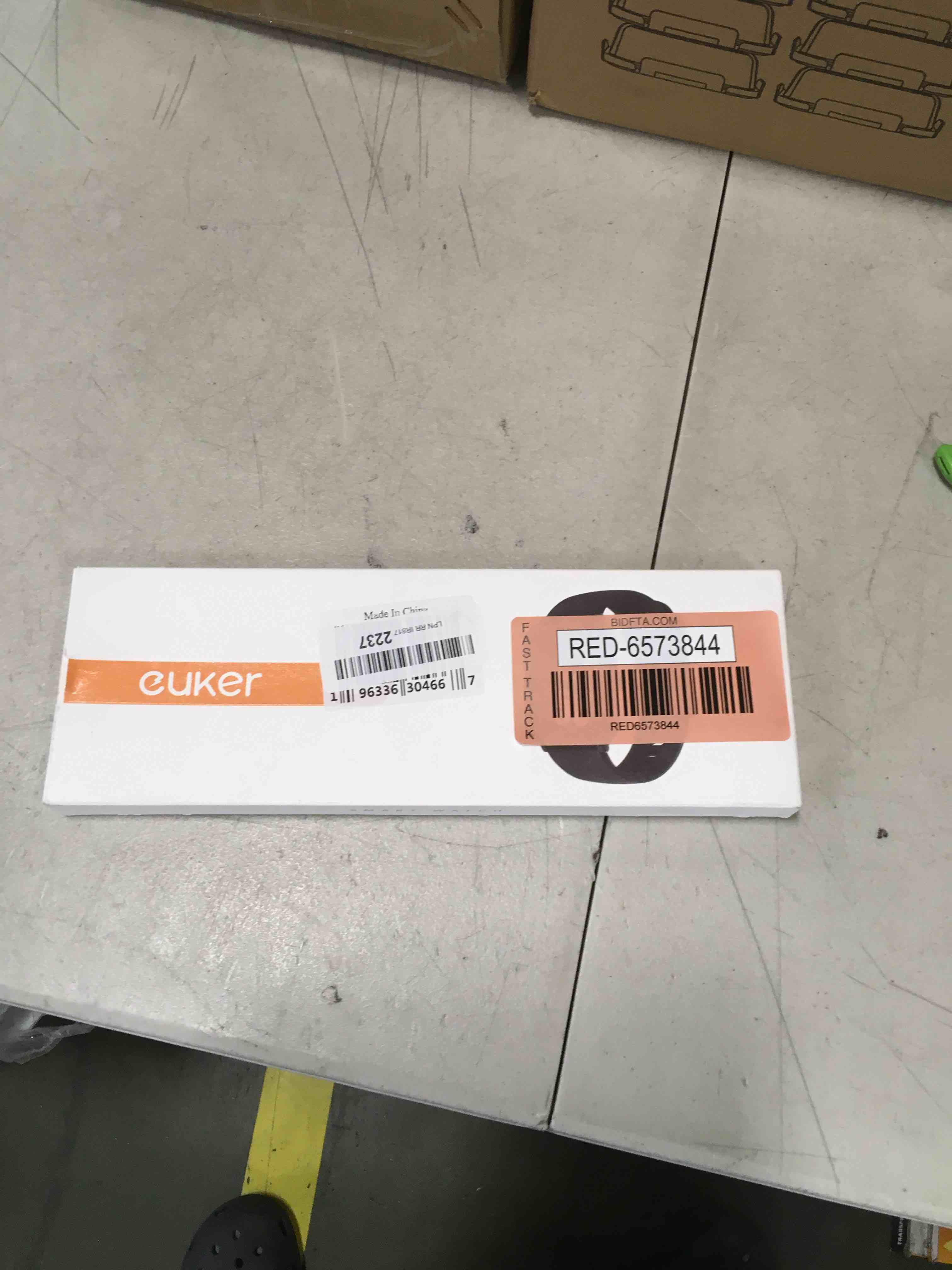 https://s3.amazonaws.com/lotting-images-prod/bidfta/RED6573844_1716556284090.jpeg