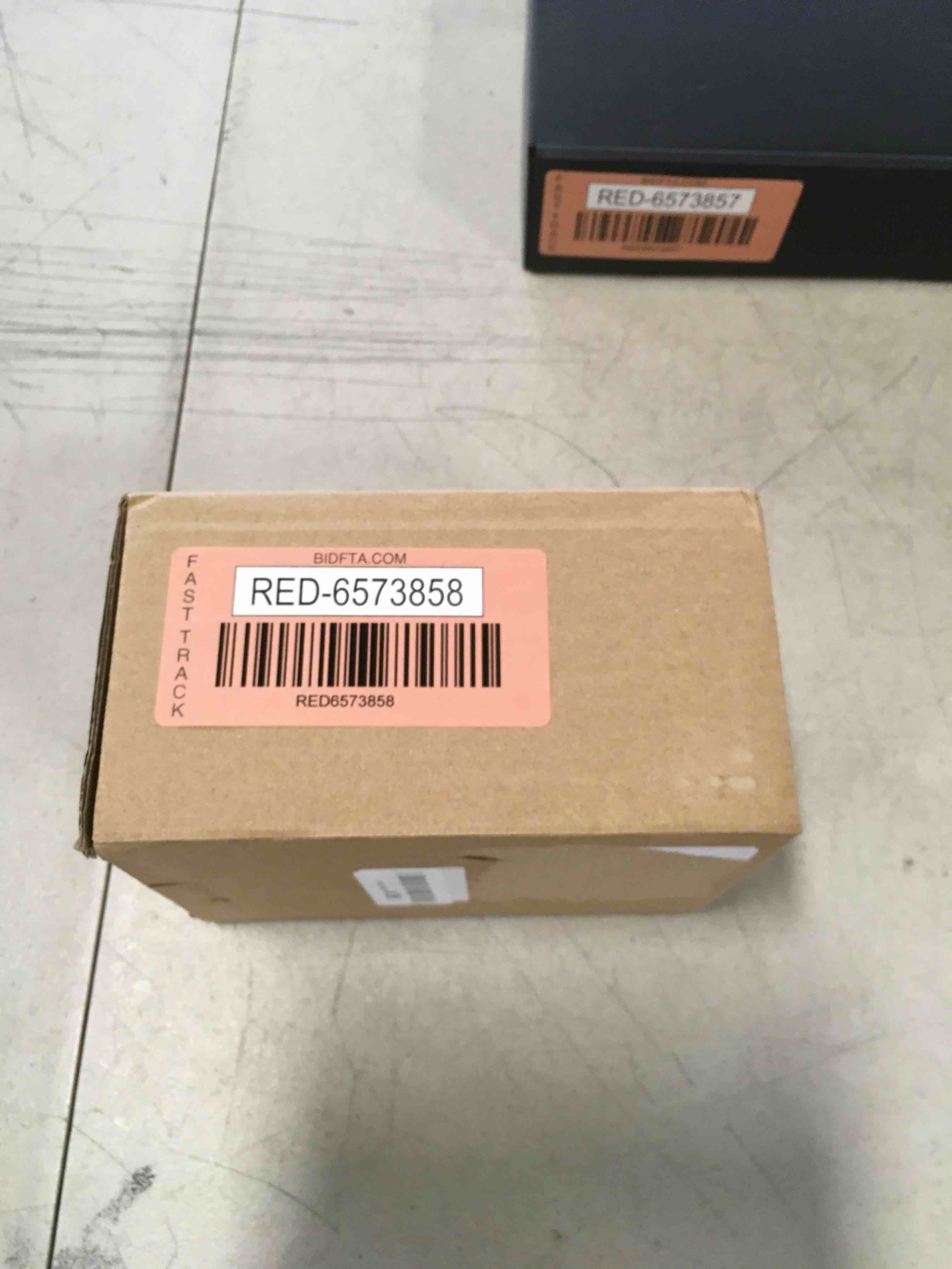 https://s3.amazonaws.com/lotting-images-prod/bidfta/RED6573858_1716557569152.jpeg