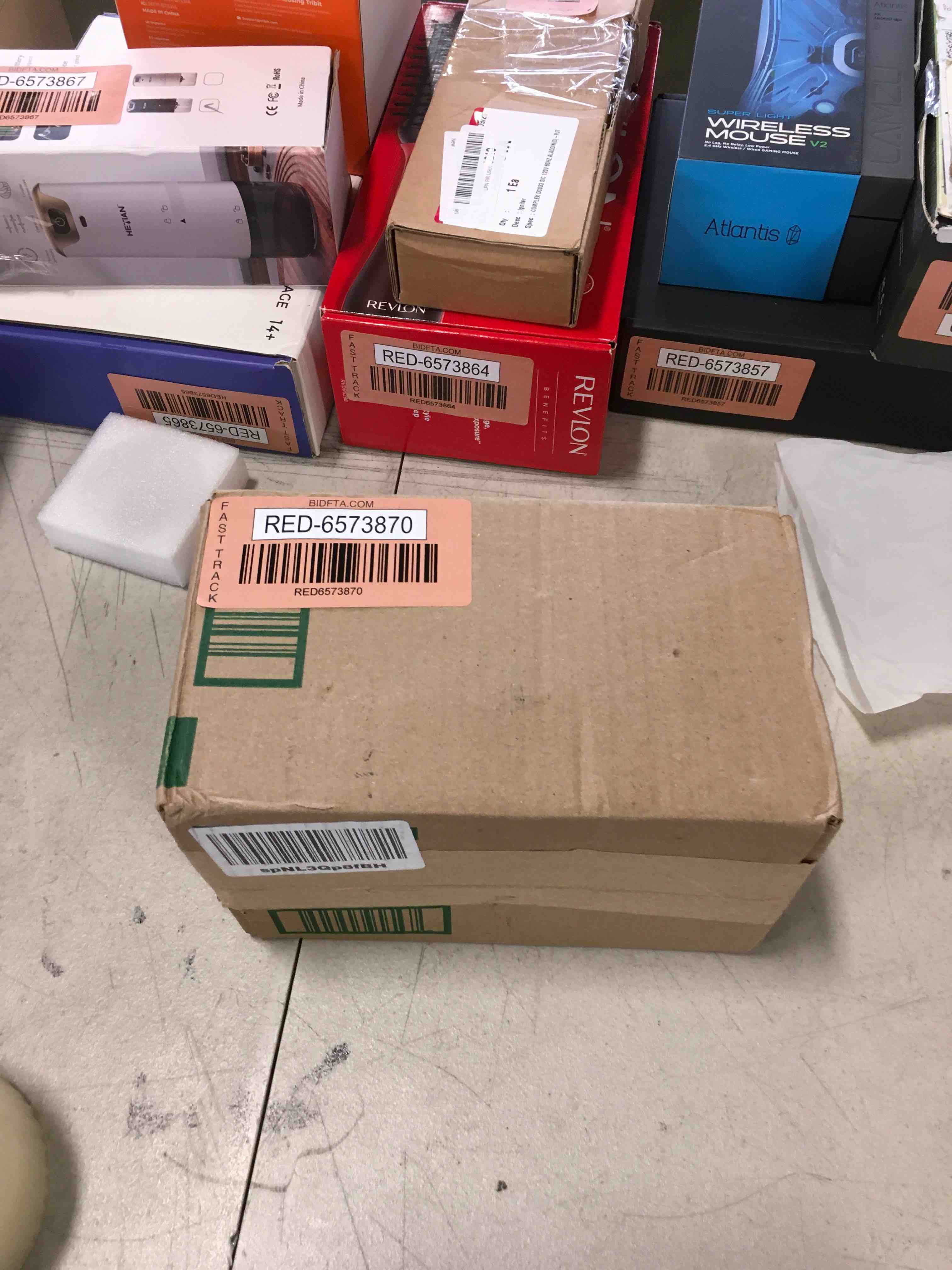 https://s3.amazonaws.com/lotting-images-prod/bidfta/RED6573870_1716558413352.jpeg