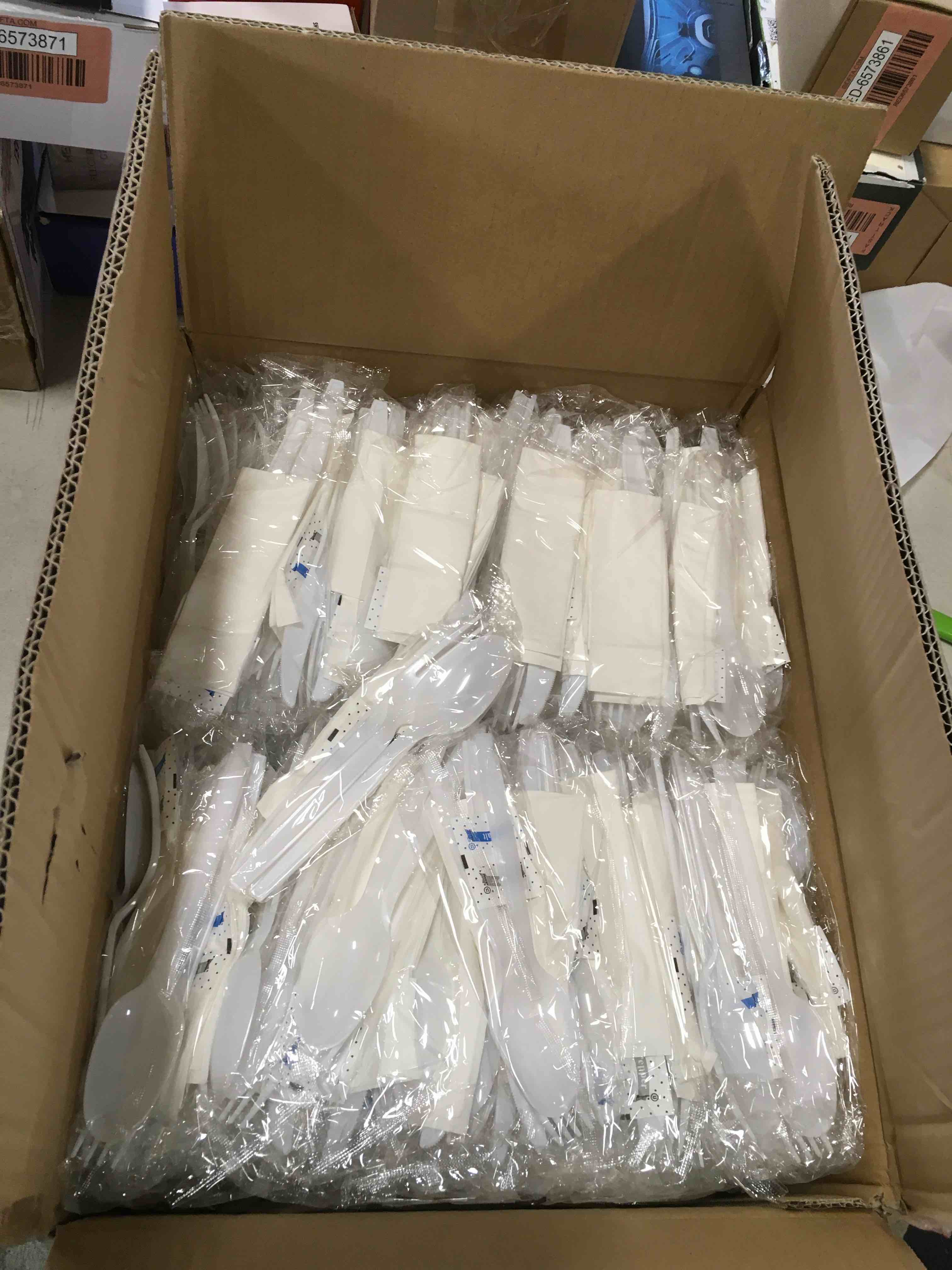 https://s3.amazonaws.com/lotting-images-prod/bidfta/RED6573875_1716558801549.jpeg
