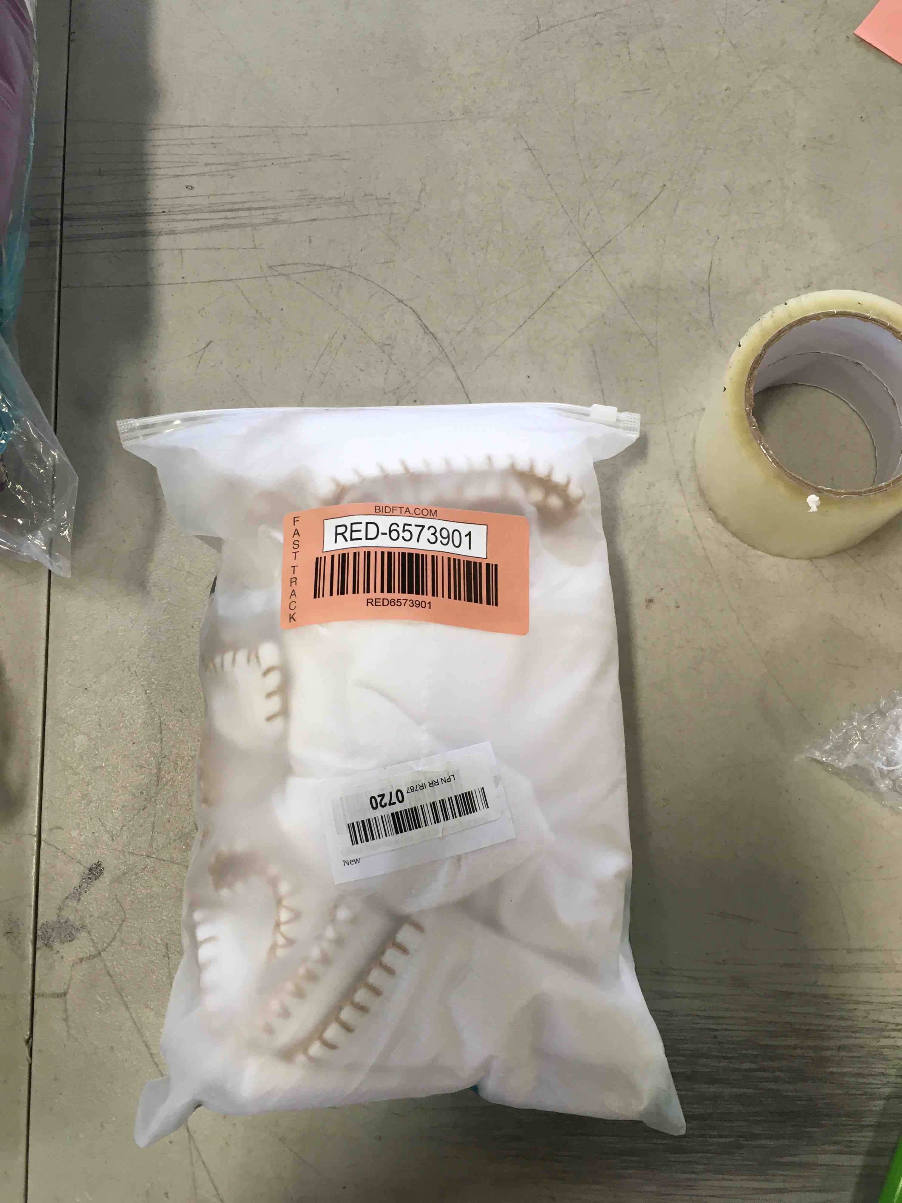 https://s3.amazonaws.com/lotting-images-prod/bidfta/RED6573901_1716561964847.jpeg