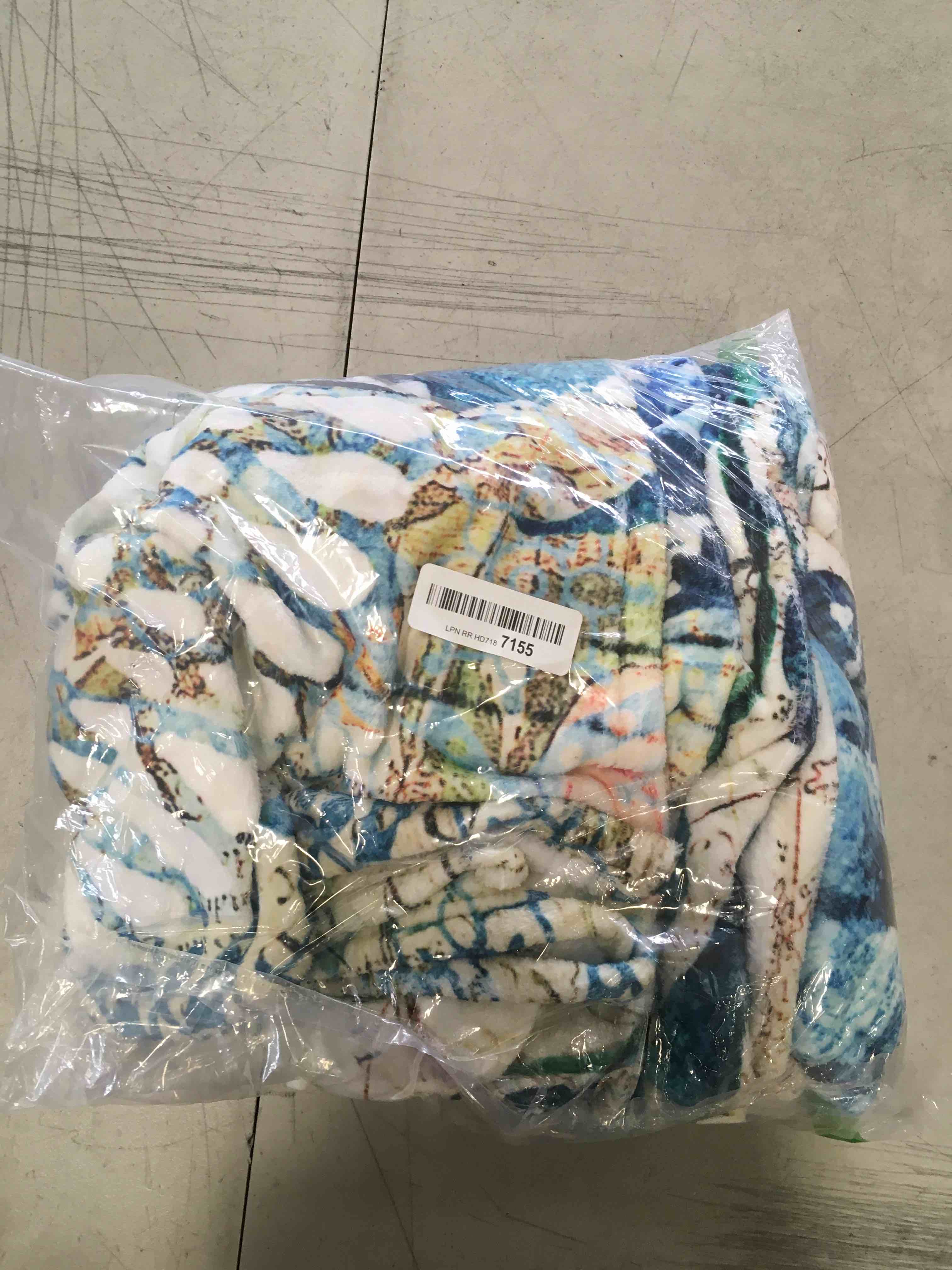 https://s3.amazonaws.com/lotting-images-prod/bidfta/RED6573905_1716562128877.jpeg