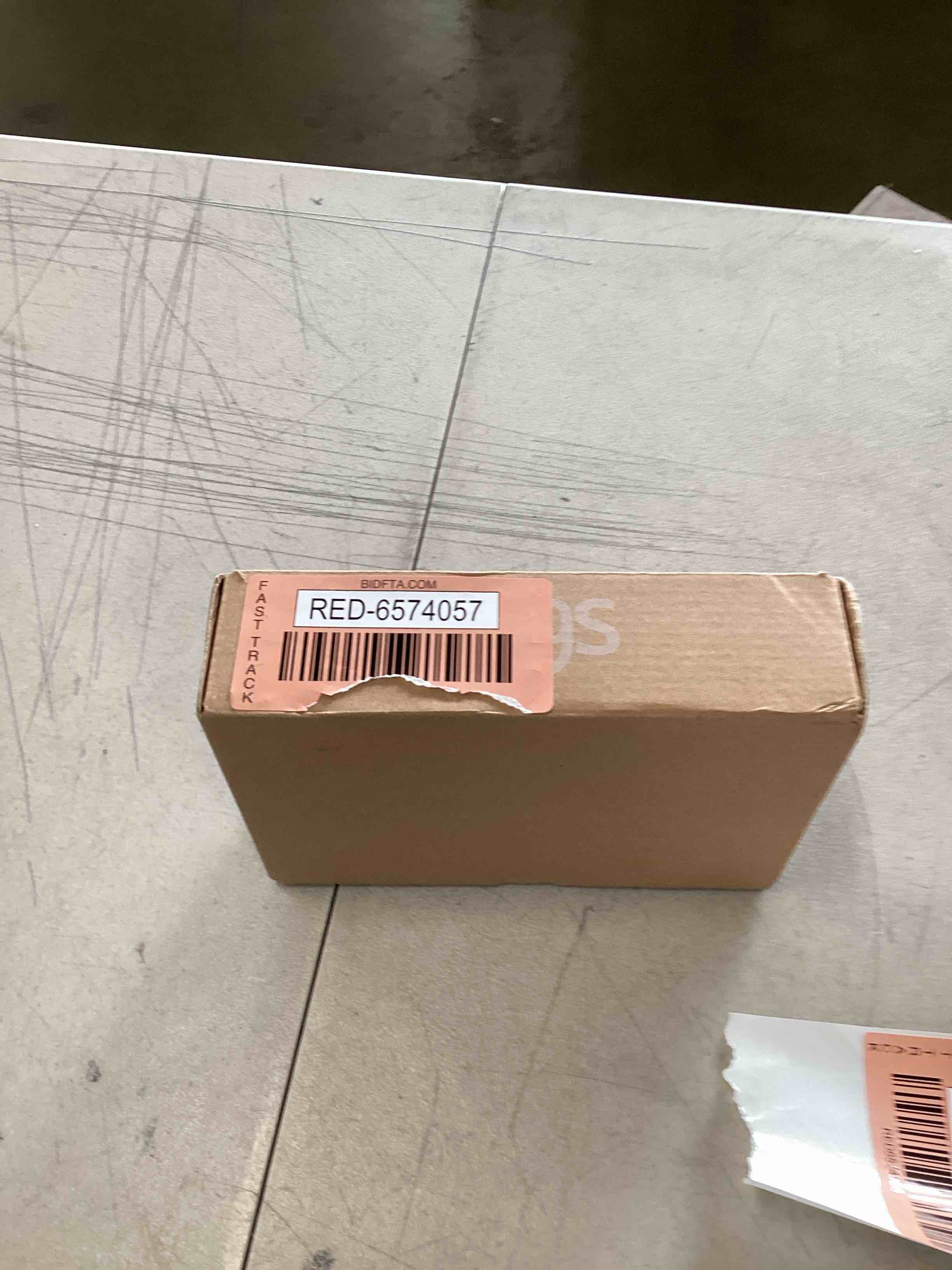 https://s3.amazonaws.com/lotting-images-prod/bidfta/RED6574057_1716898088371.jpeg