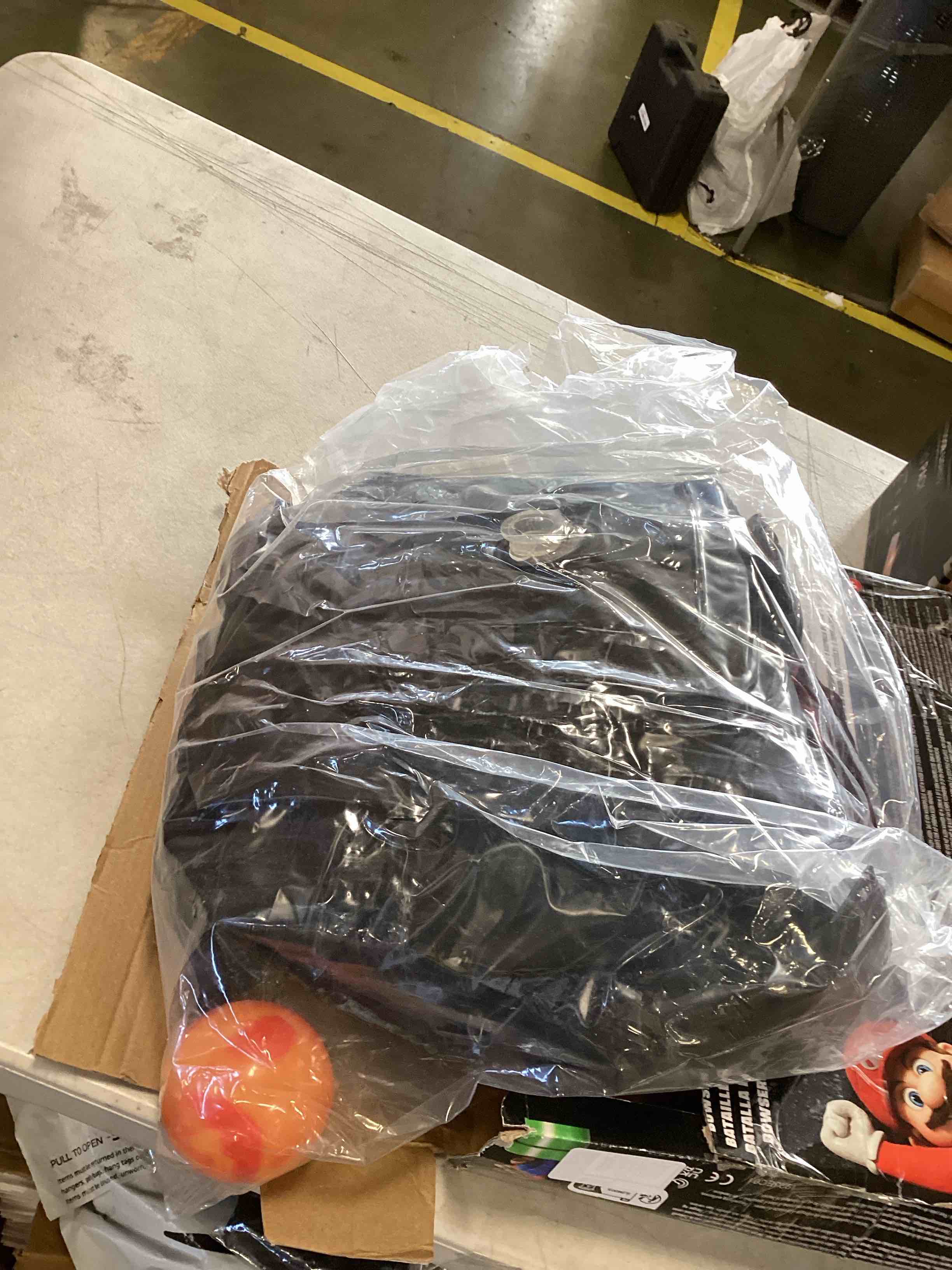 https://s3.amazonaws.com/lotting-images-prod/bidfta/RED6574064_1716898588482.jpeg