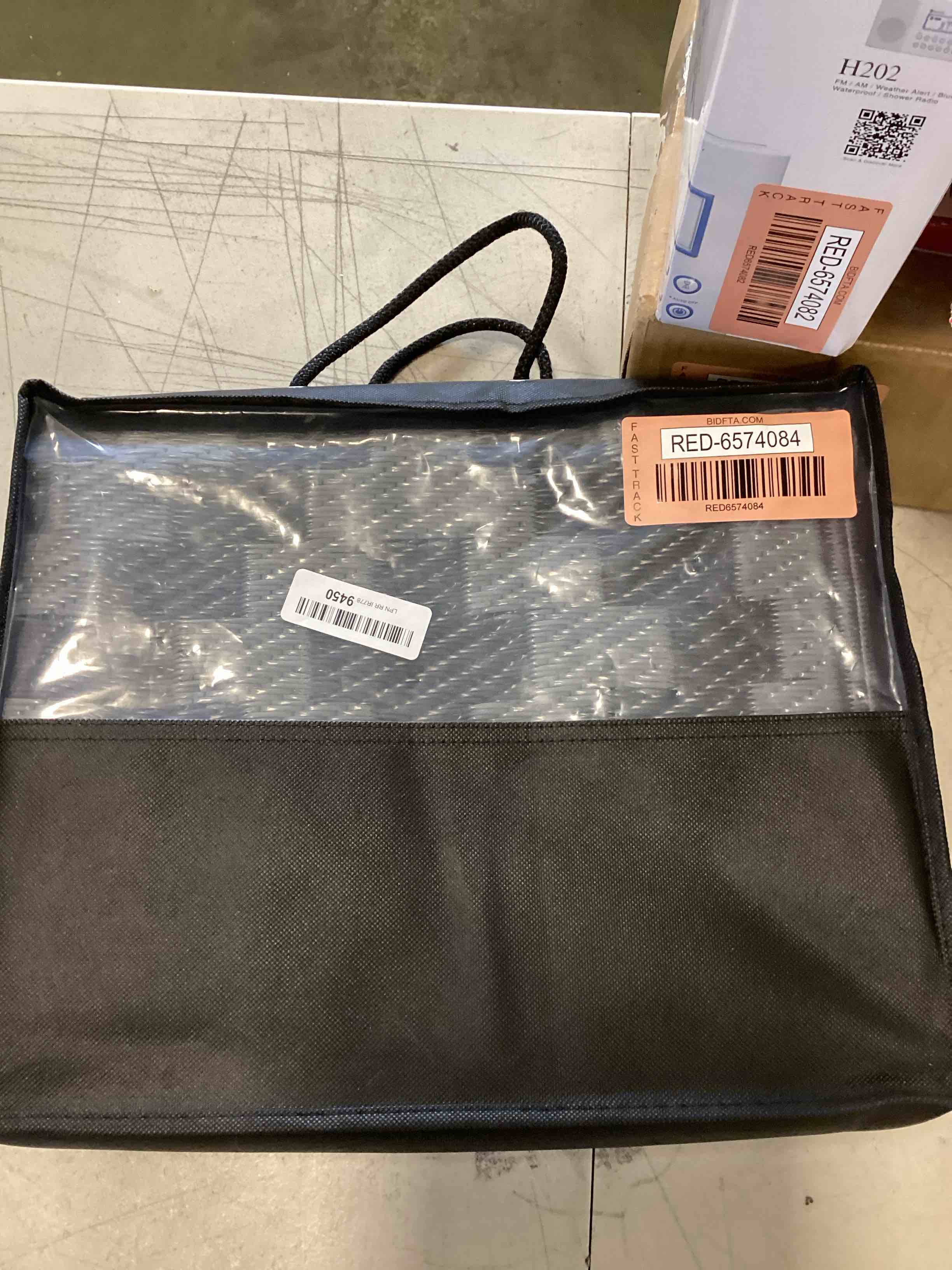 https://s3.amazonaws.com/lotting-images-prod/bidfta/RED6574084_1716900323261.jpeg