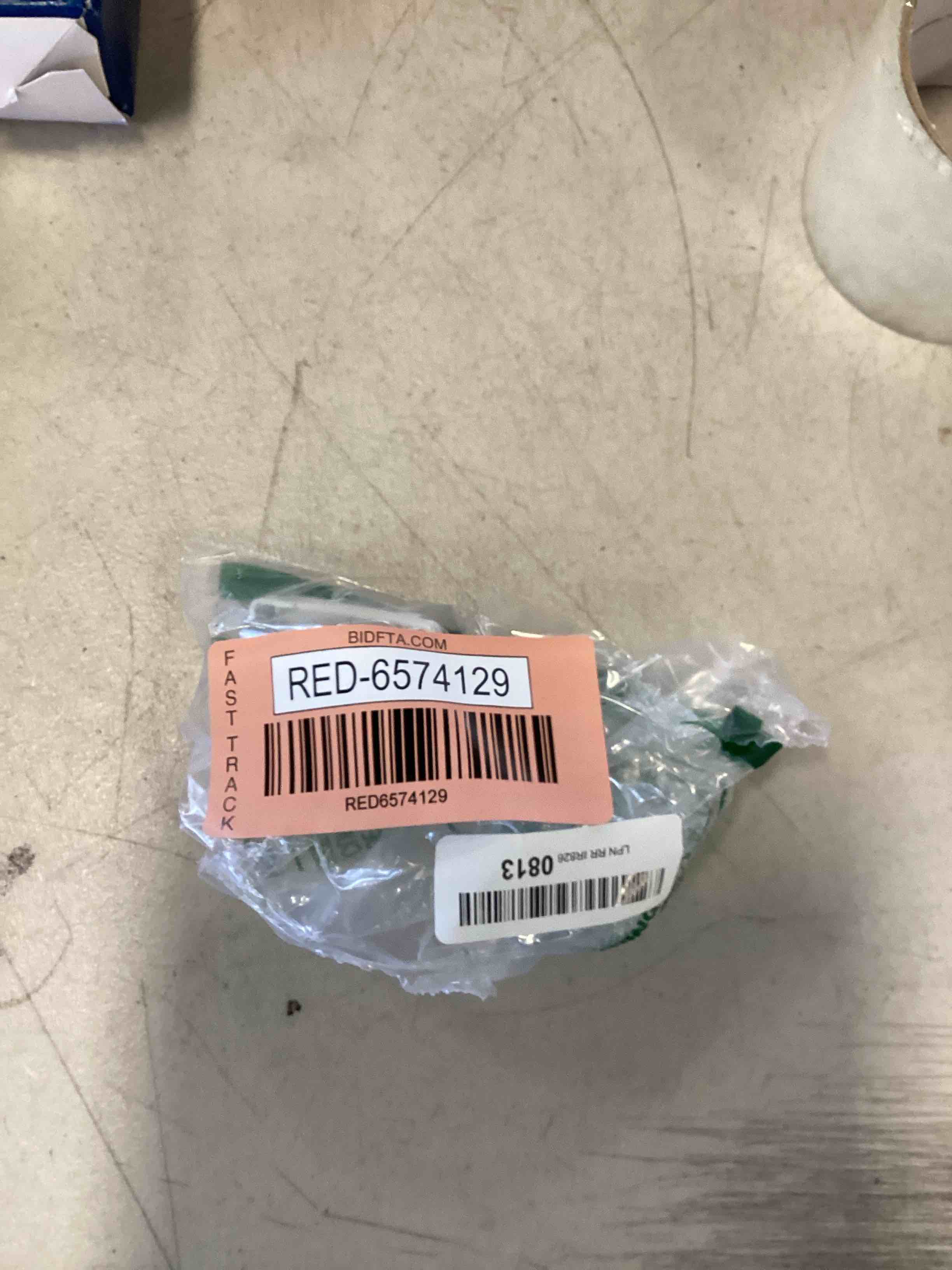https://s3.amazonaws.com/lotting-images-prod/bidfta/RED6574129_1716906470595.jpeg