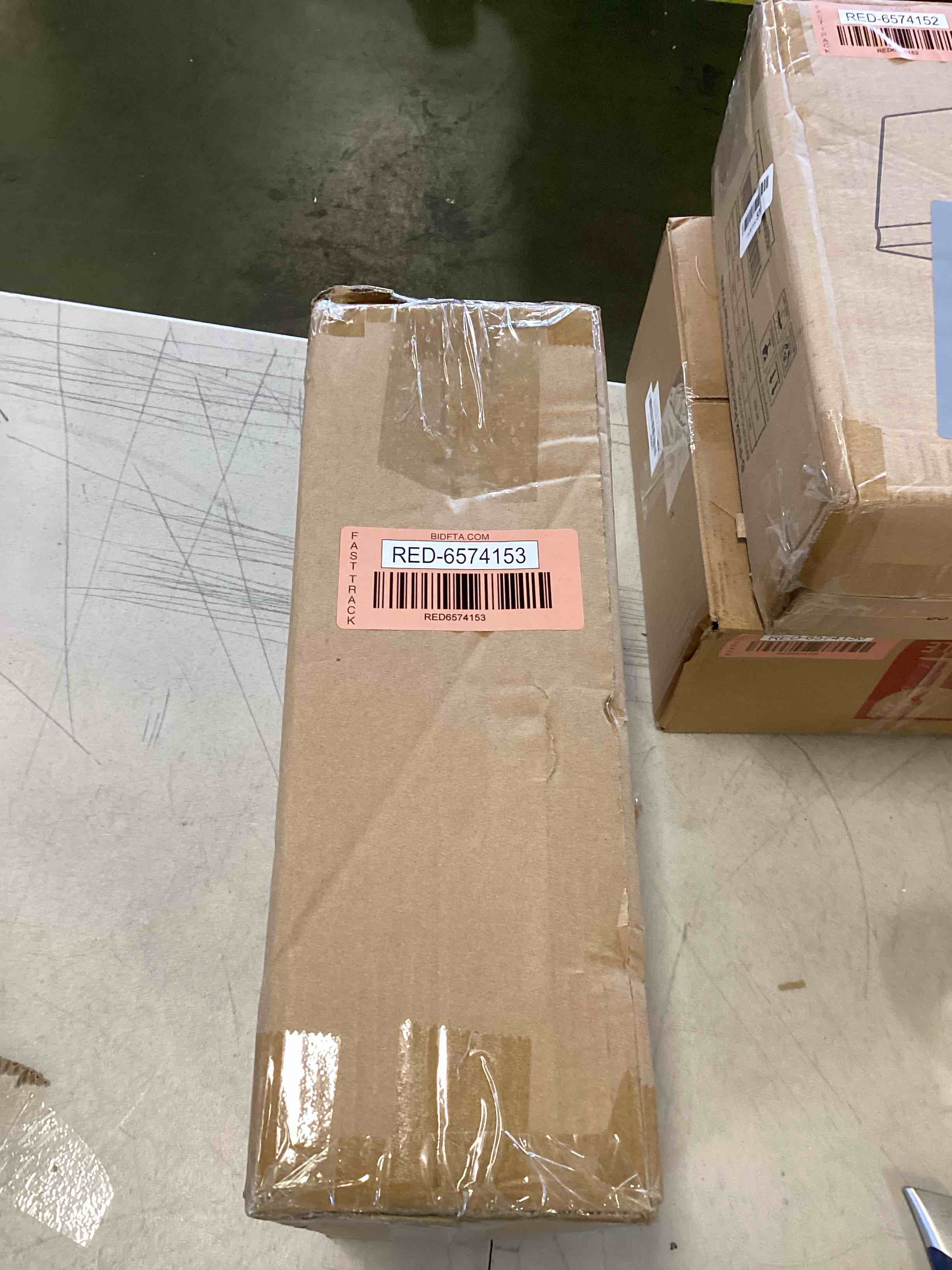 https://s3.amazonaws.com/lotting-images-prod/bidfta/RED6574153_1716909040588.jpeg