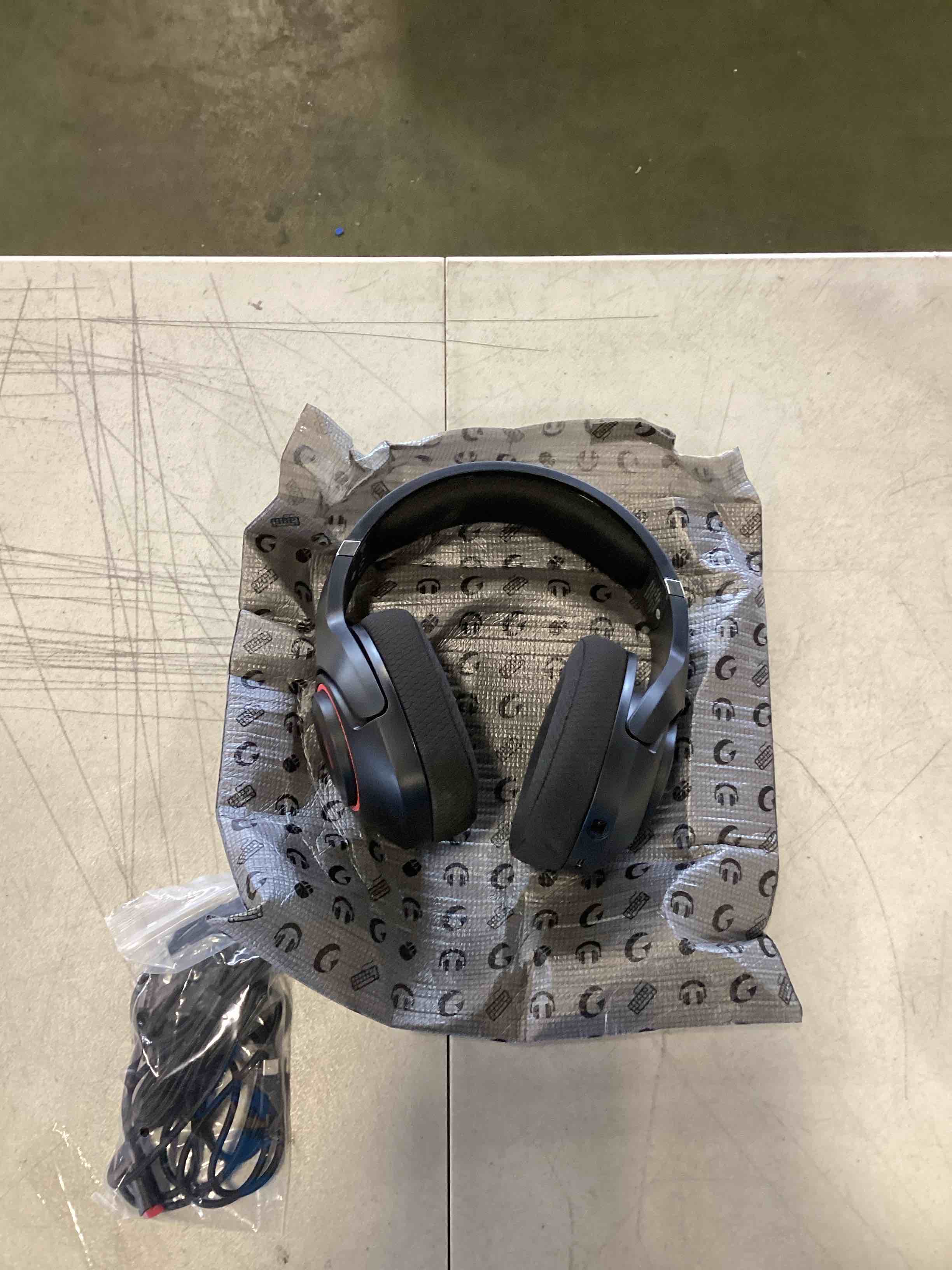 https://s3.amazonaws.com/lotting-images-prod/bidfta/RED6574176_1716914071125.jpeg