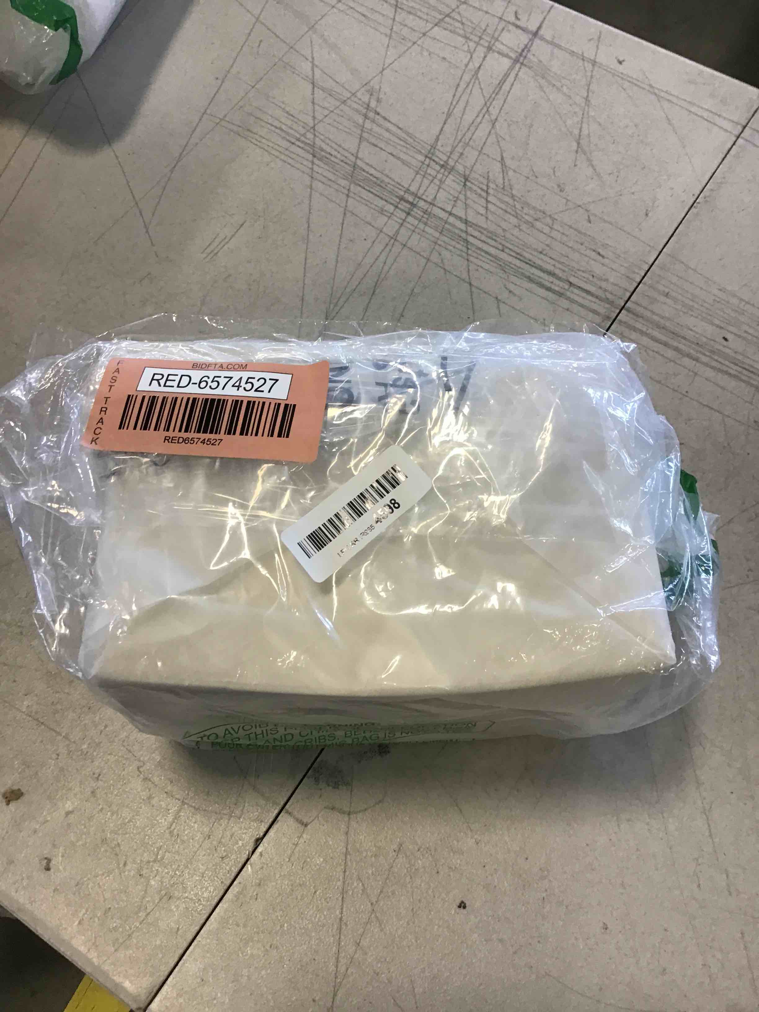 https://s3.amazonaws.com/lotting-images-prod/bidfta/RED6574527_1717083720425.jpeg